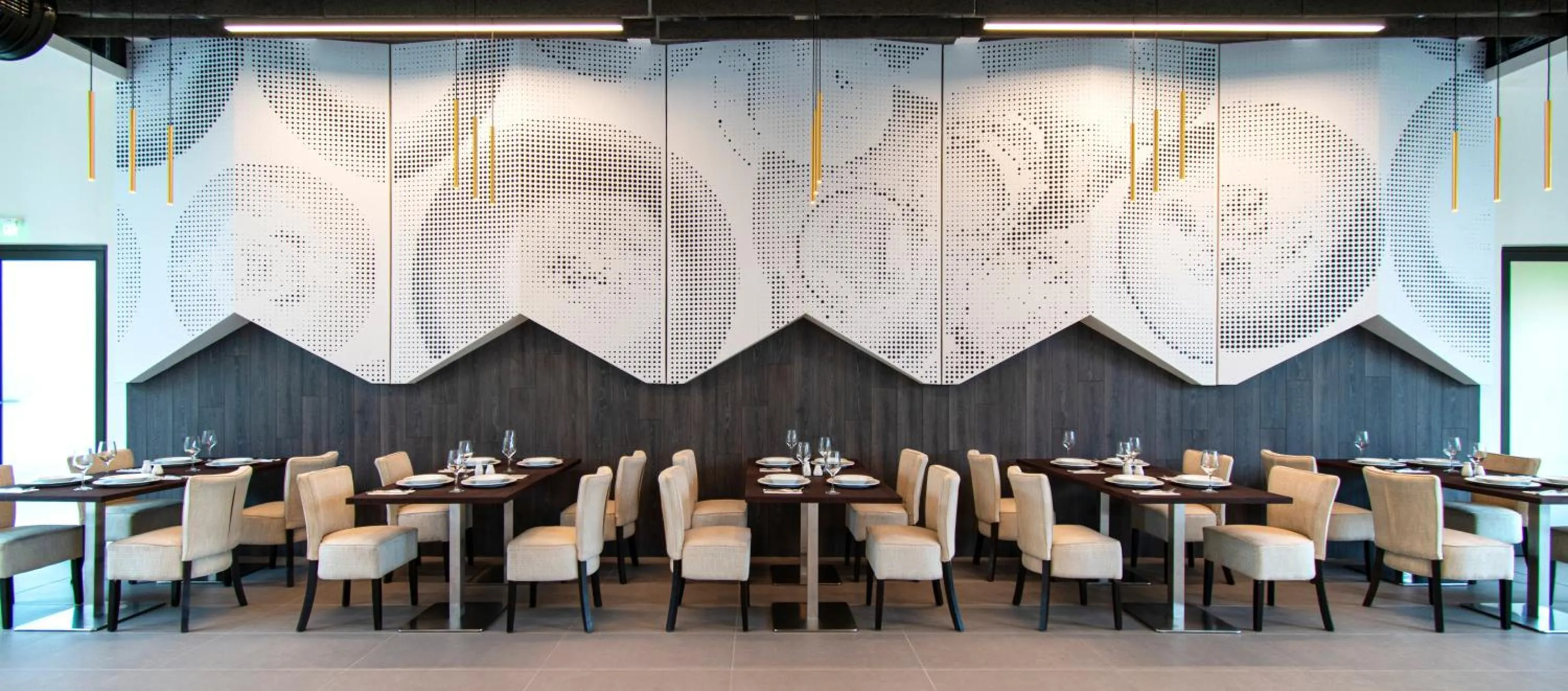 Restaurant/places to eat in Euphoria Club Hotel