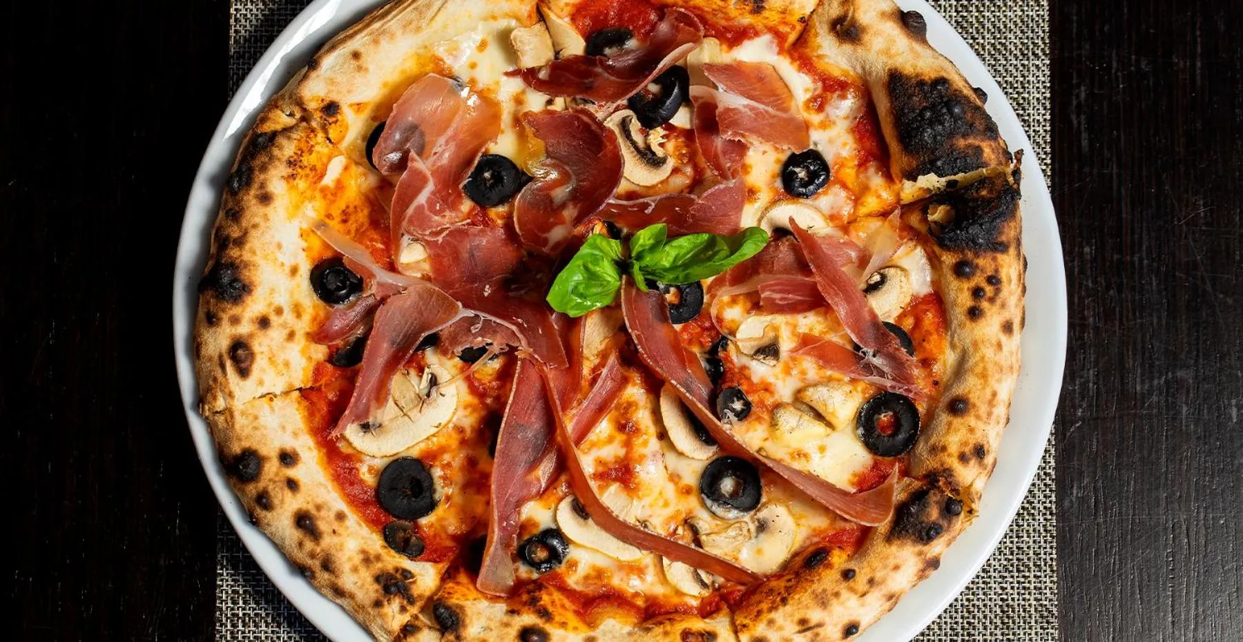 Restaurant/places to eat in Euphoria Club Hotel