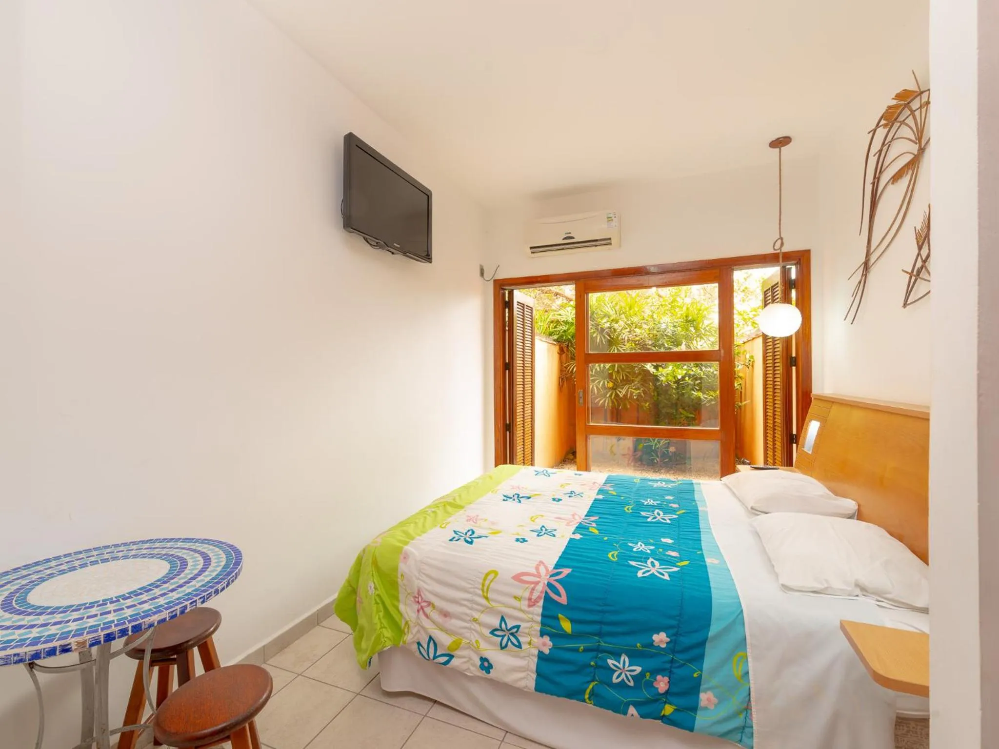 Photo of the whole room, Bed in Pousada Pé Na Areia