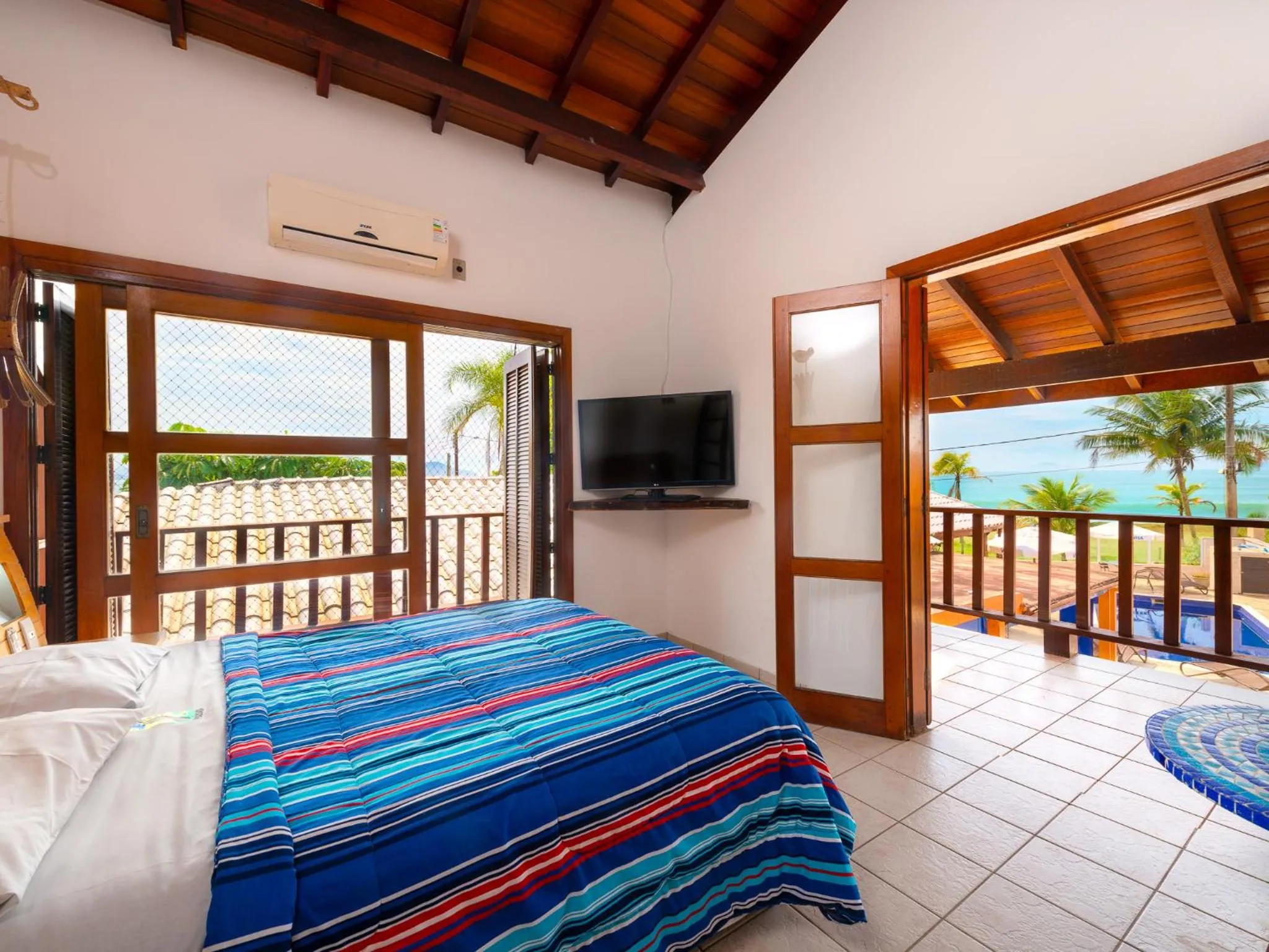 Photo of the whole room, Bed in Pousada Pé Na Areia