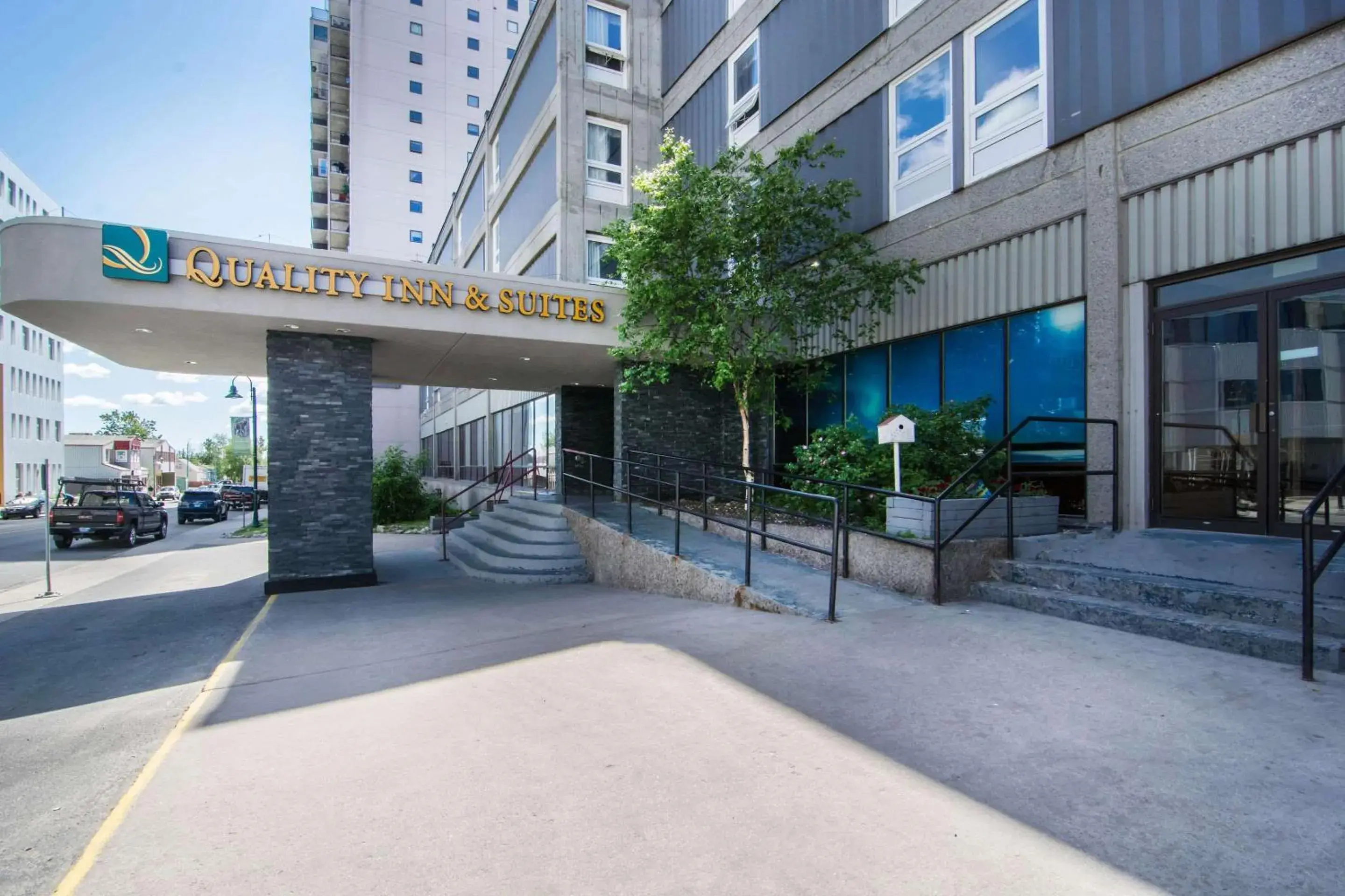Property building in Quality Inn & Suites Yellowknife Property building in Quality Inn & Suites Yellowknife
