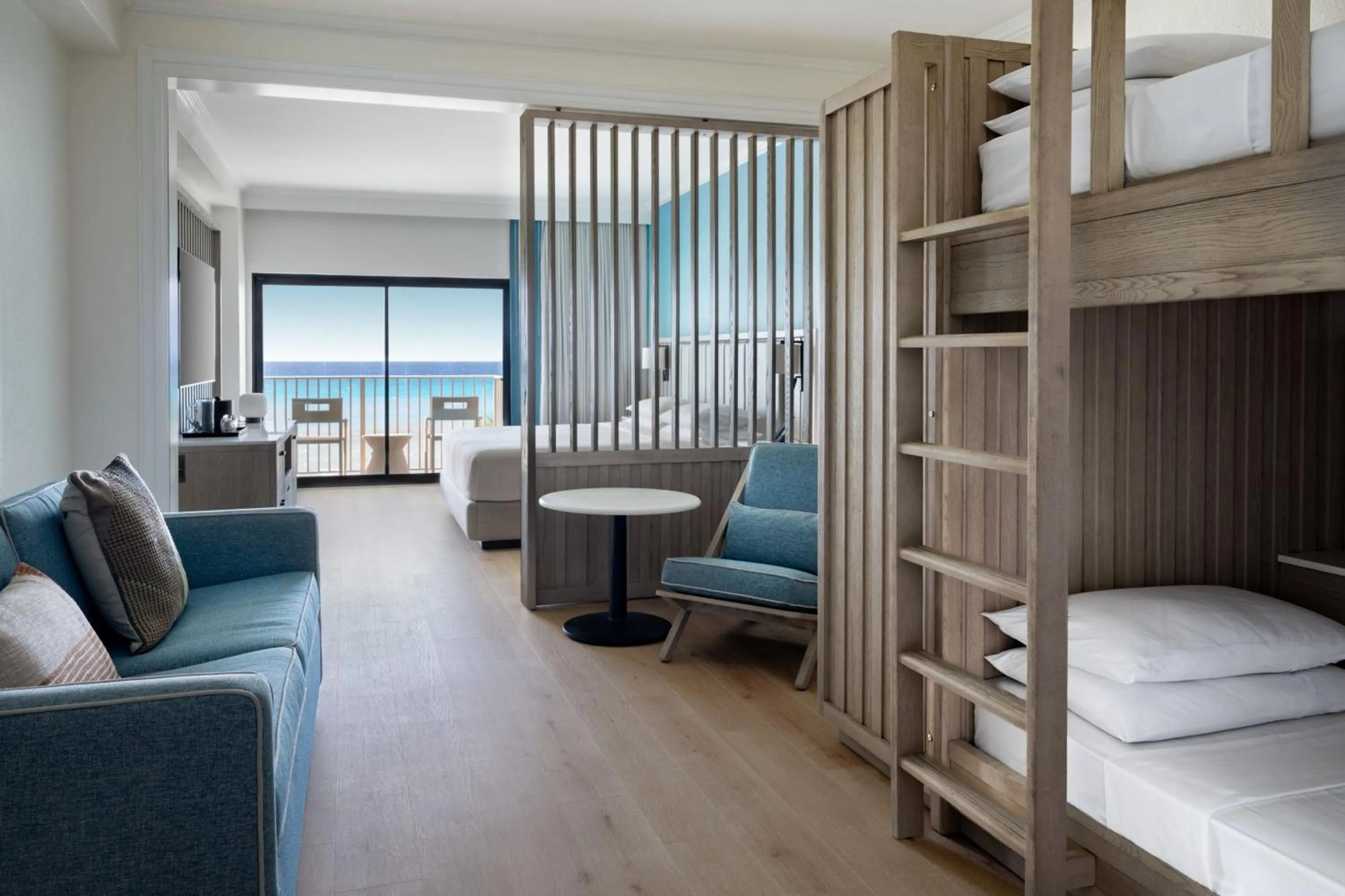 Photo of the whole room, Bed in Grand Cayman Marriott Resort