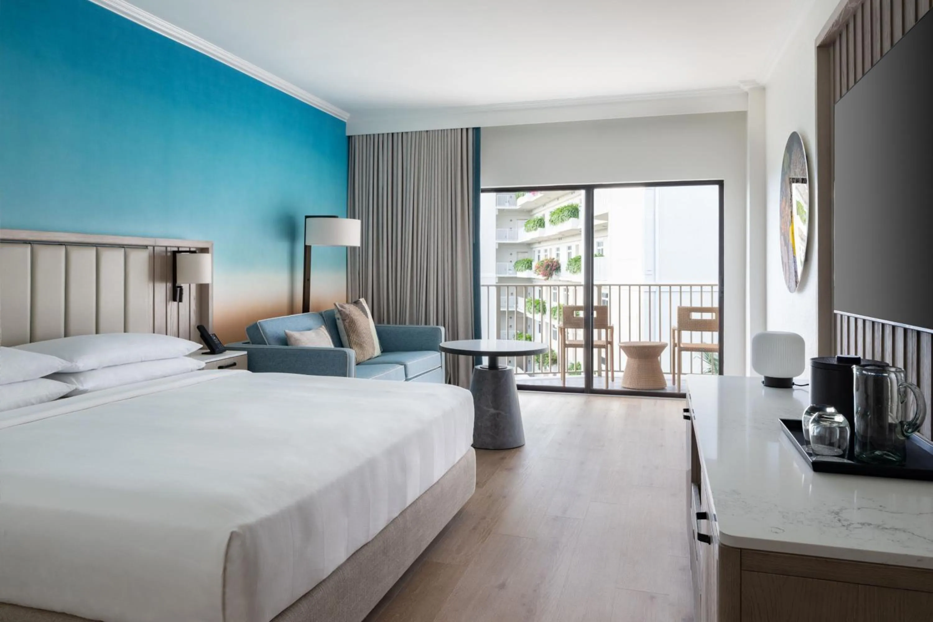 Photo of the whole room, Bed in Grand Cayman Marriott Resort