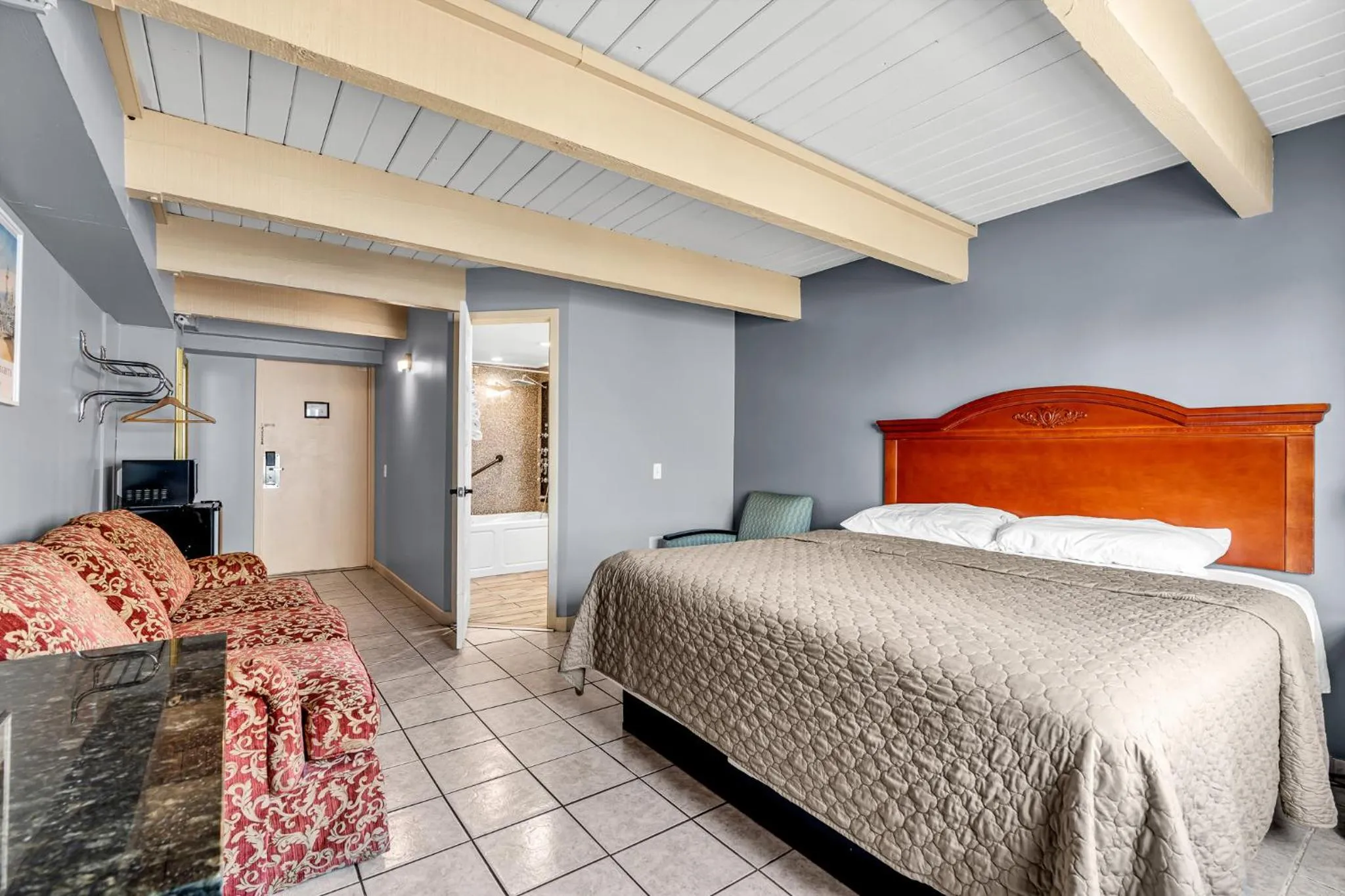 Bedroom, Bed in Aztec Ocean Resort