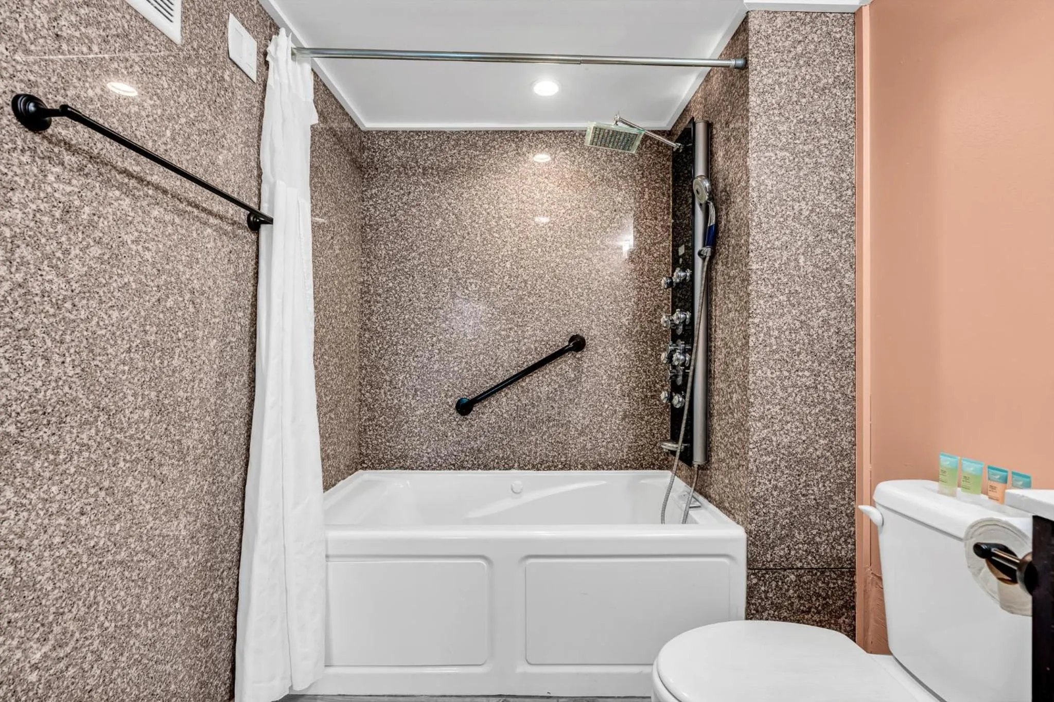 Shower in Aztec Ocean Resort