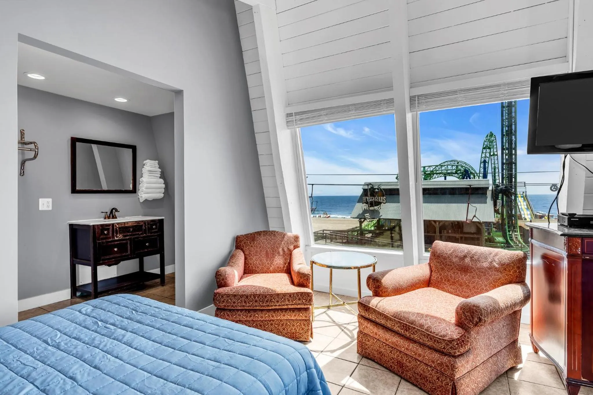 Seating area in Aztec Ocean Resort