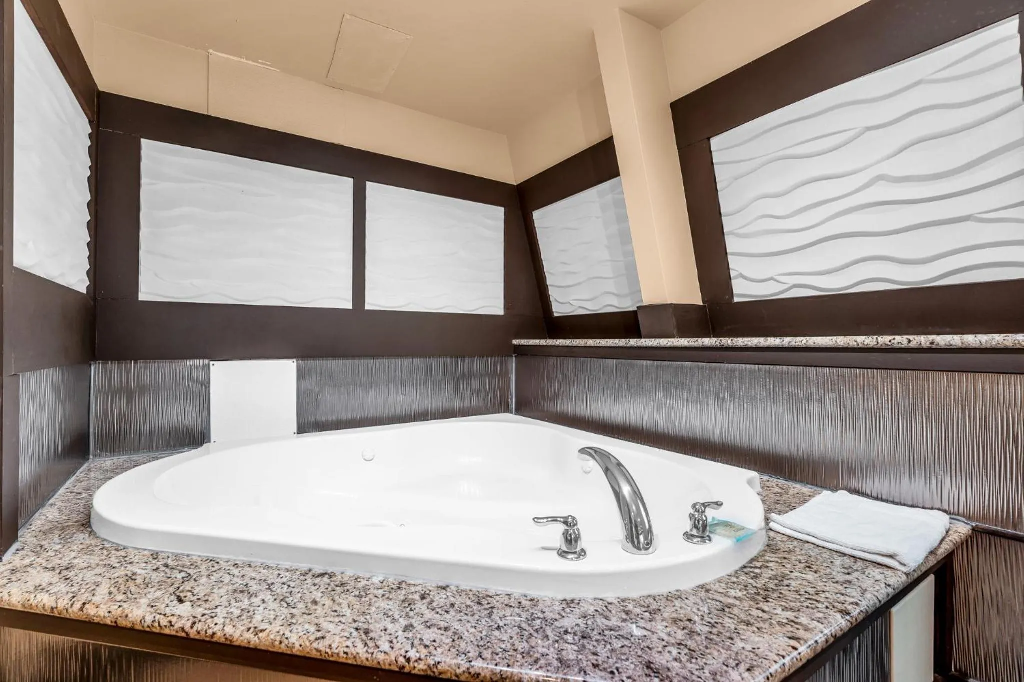 Hot Tub in Aztec Ocean Resort