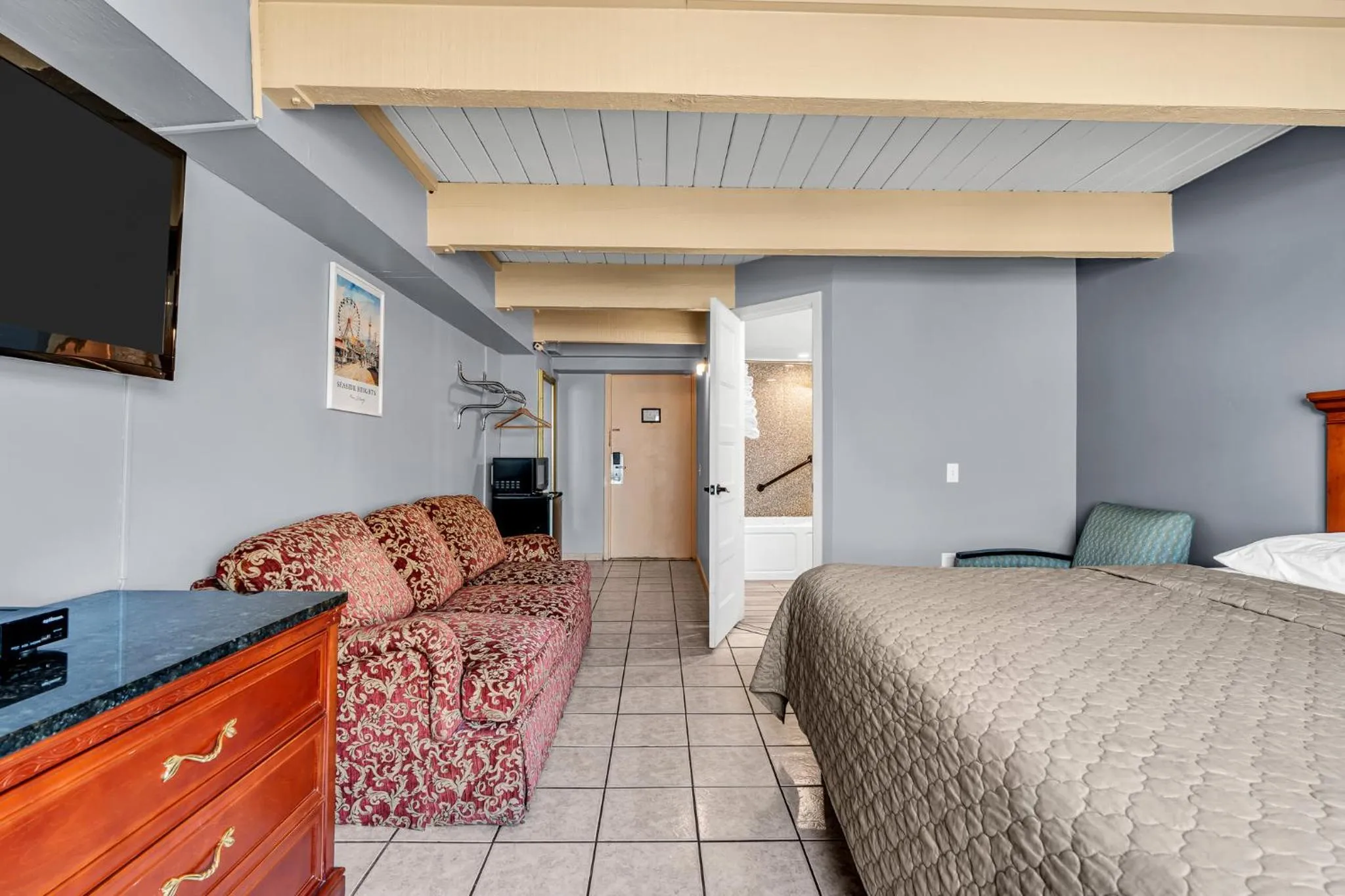 Bedroom, Bed in Aztec Ocean Resort
