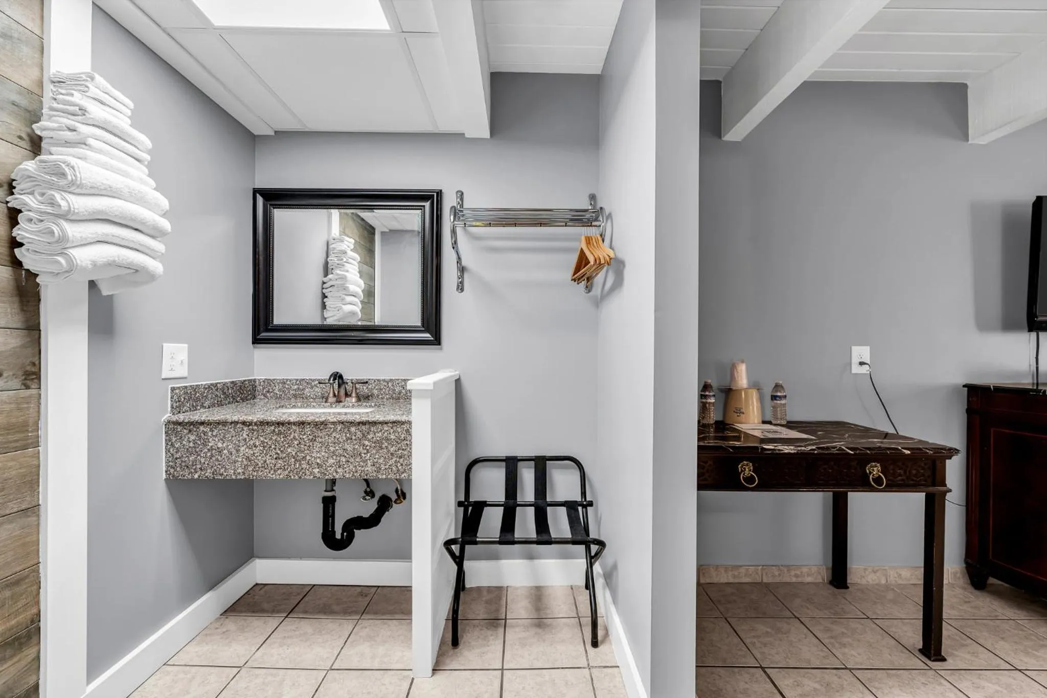 towels in Aztec Ocean Resort