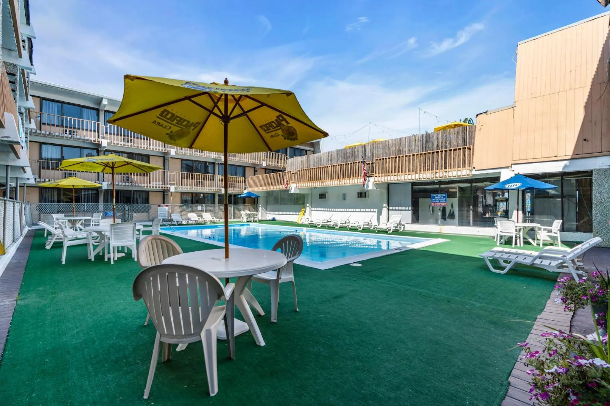 Swimming pool in Aztec Ocean Resort