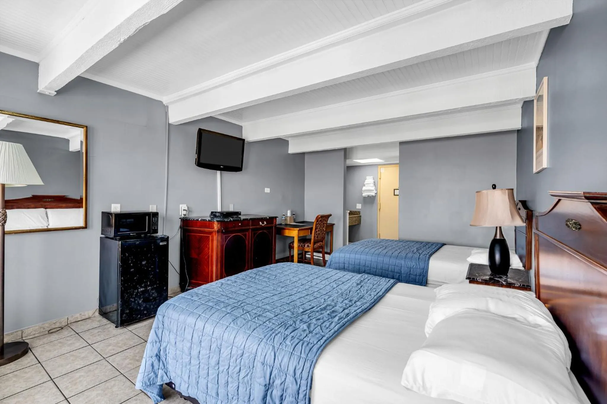 Bedroom, Bed in Aztec Ocean Resort