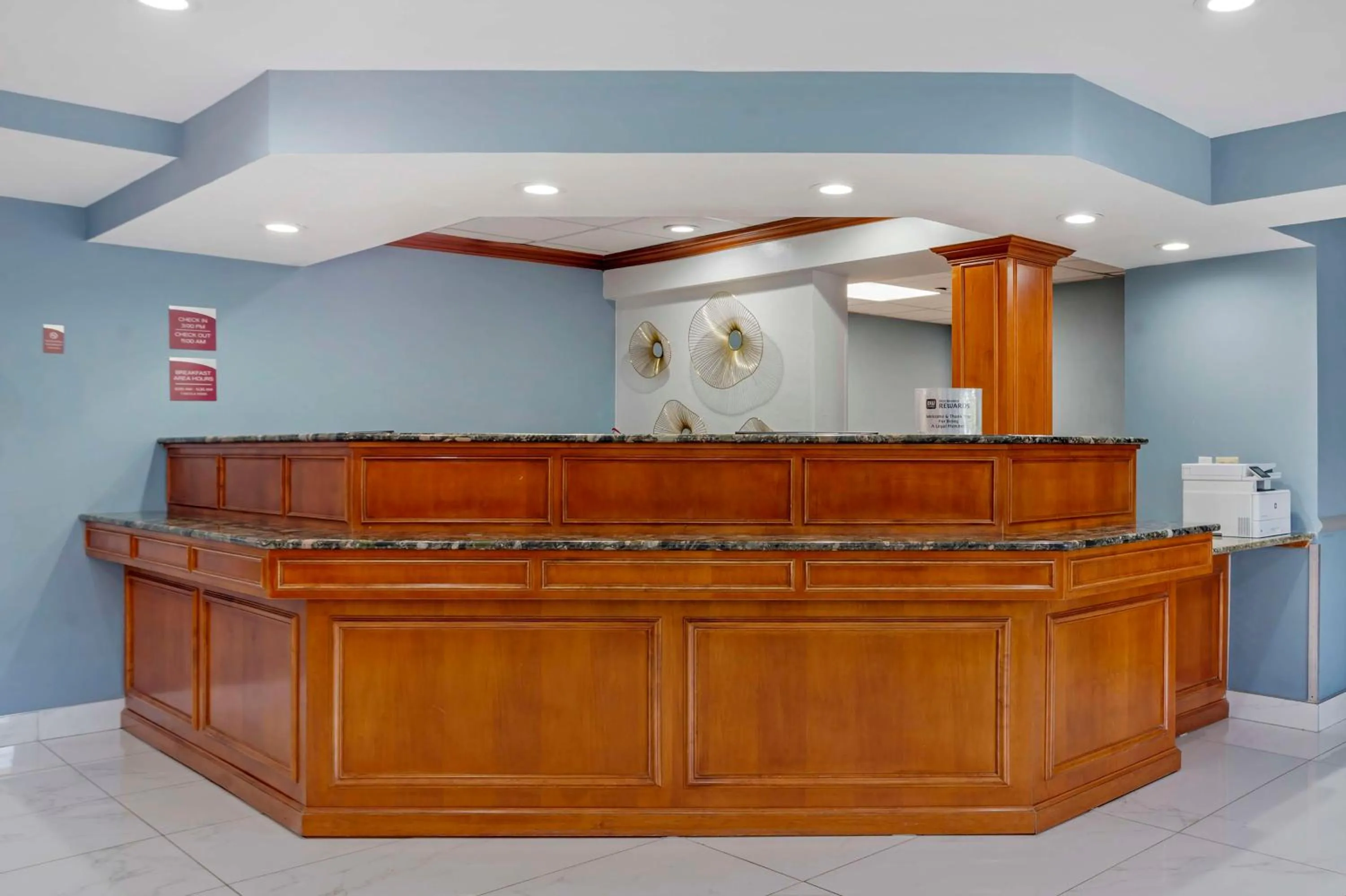 Lobby or reception in Best Western Rutgers University Hotel