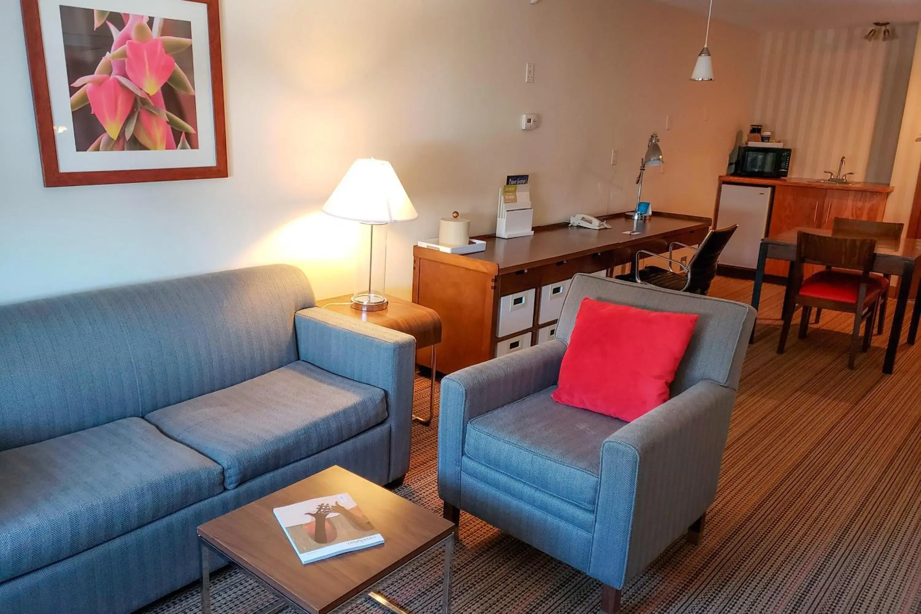 Suite, 1 Queen, Alternate bed: sofa bed - single occupancy in Prestige Prince George Lodge Suite, 1 Queen, Alternate bed: sofa bed - single occupancy in Prestige Prince George Lodge