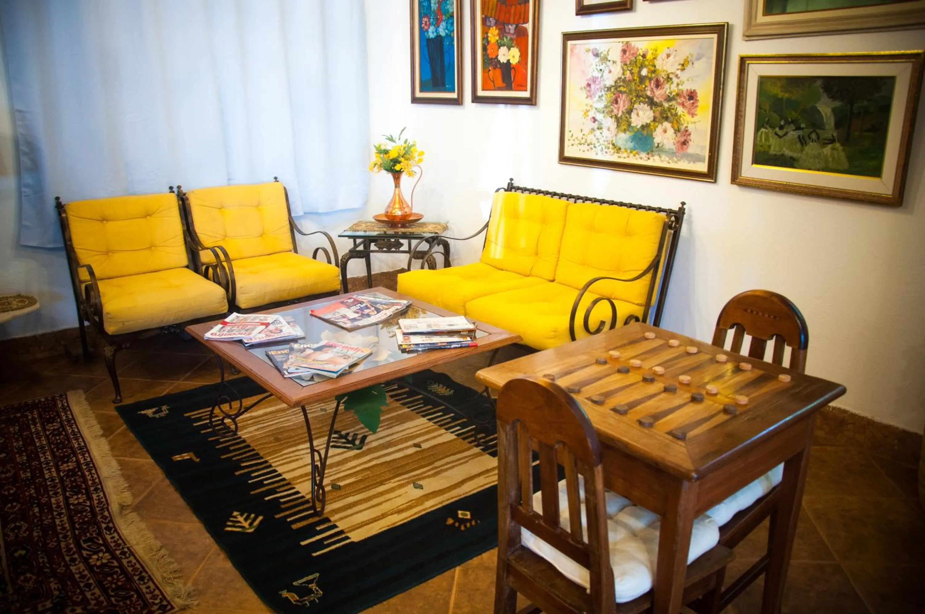 Communal lounge/ TV room in Pousada Xica da Silva