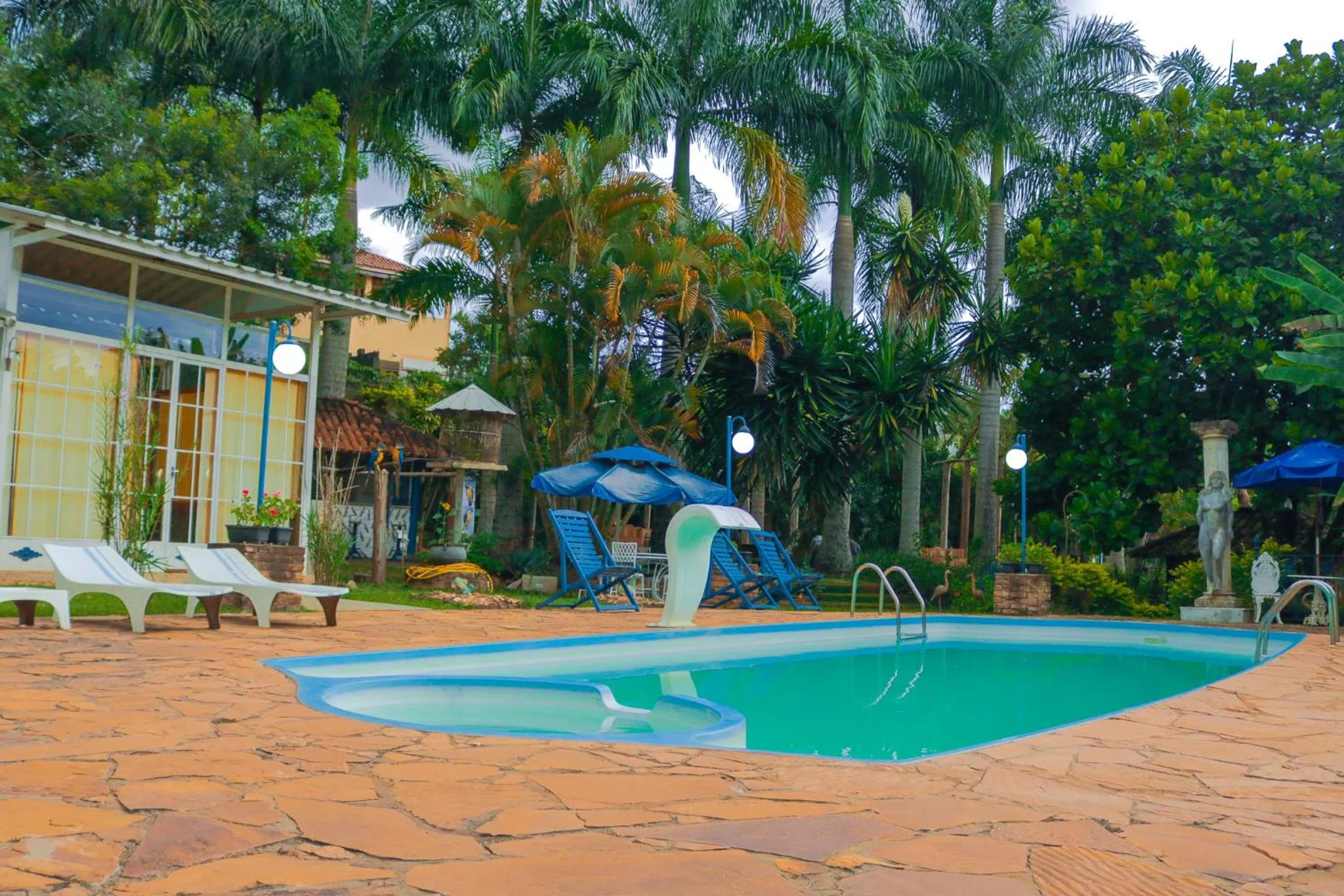 Swimming pool in Pousada Xica da Silva