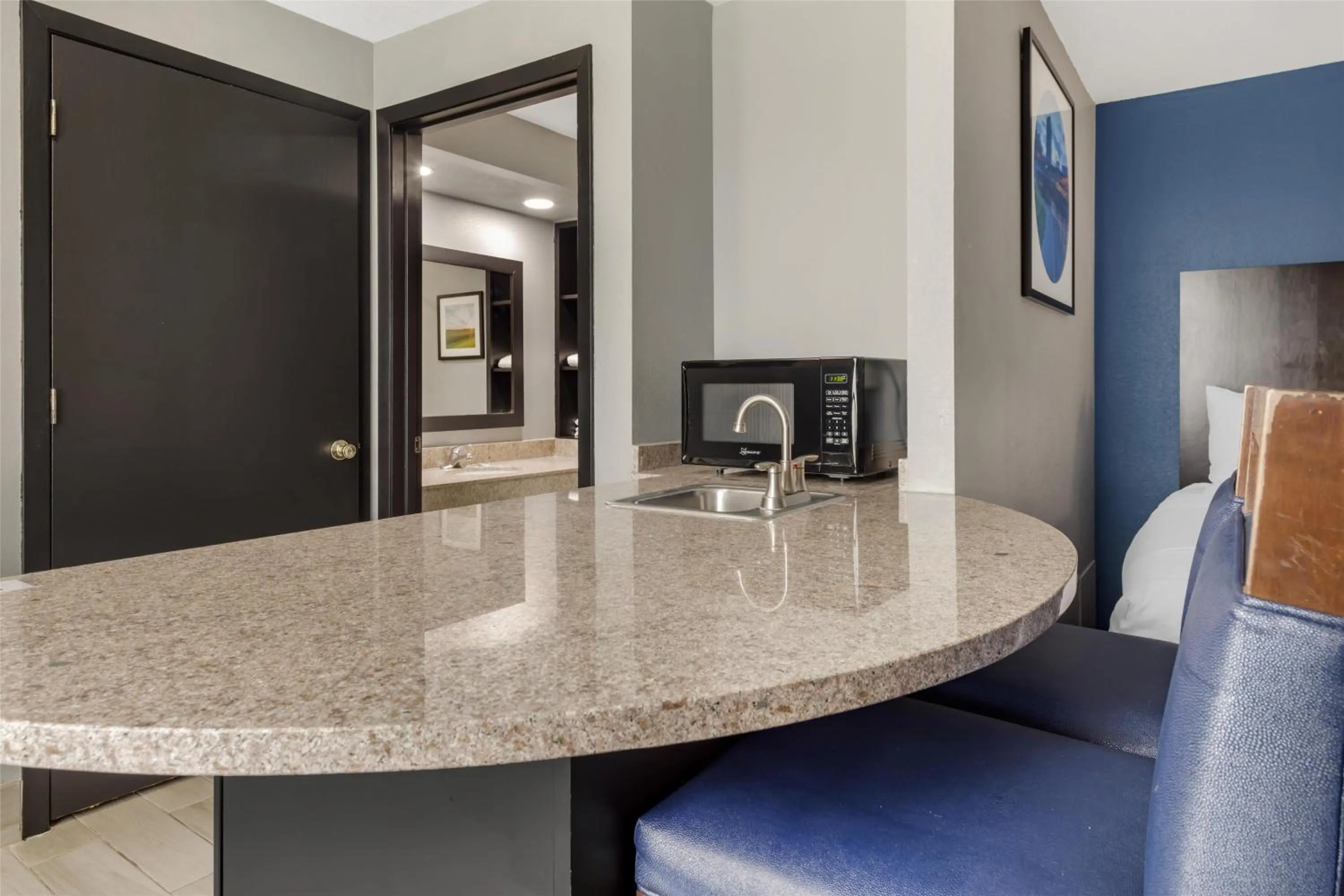 Bedroom in Best Western Rochester Hotel Mayo Clinic Area/ St. Mary's