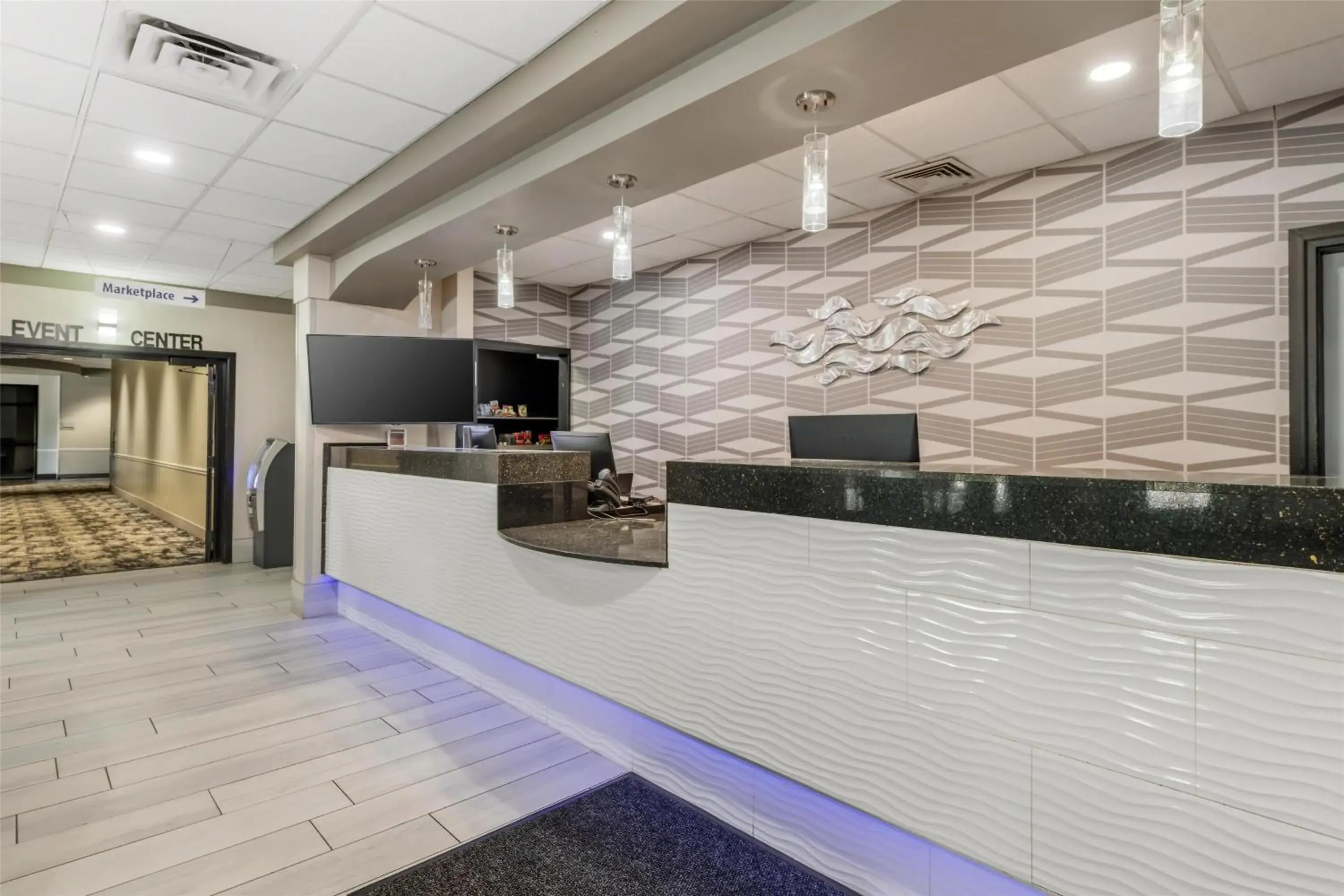 Lobby or reception in Best Western Rochester Hotel Mayo Clinic Area/ St. Mary's Lobby or reception in Best Western Rochester Hotel Mayo Clinic Area/ St. Mary's