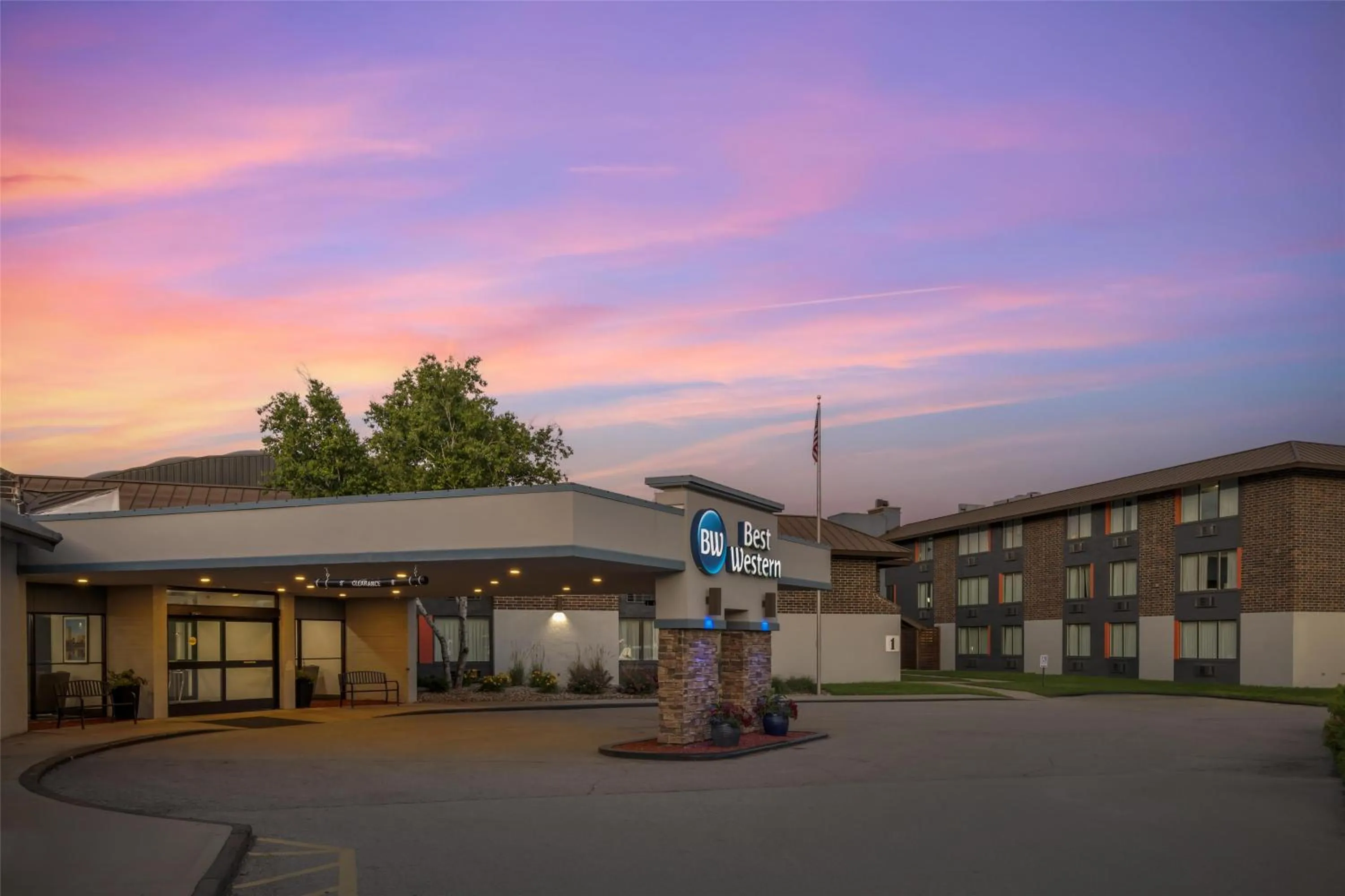 Property building in Best Western Rochester Hotel Mayo Clinic Area/ St. Mary's