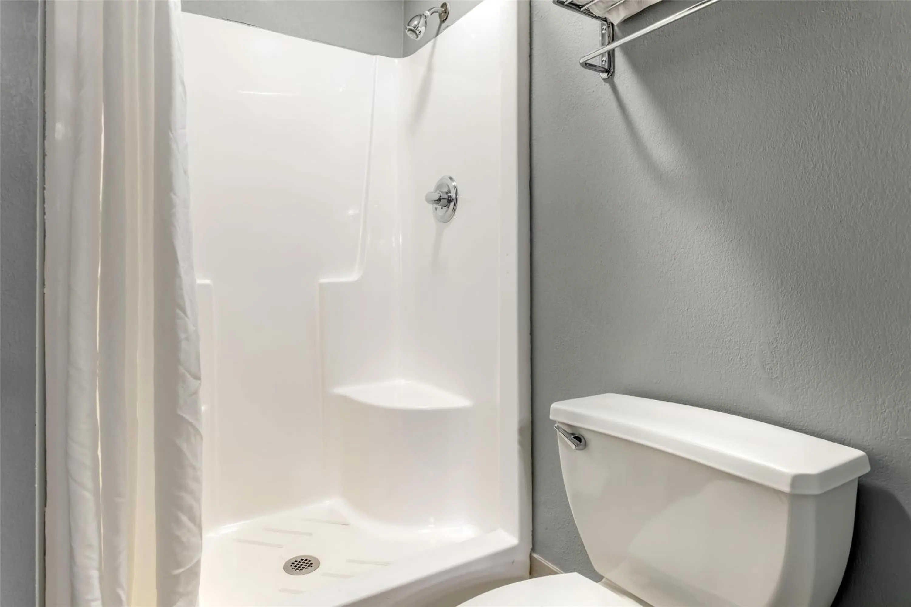 Bathroom in Best Western Rochester Hotel Mayo Clinic Area/ St. Mary's