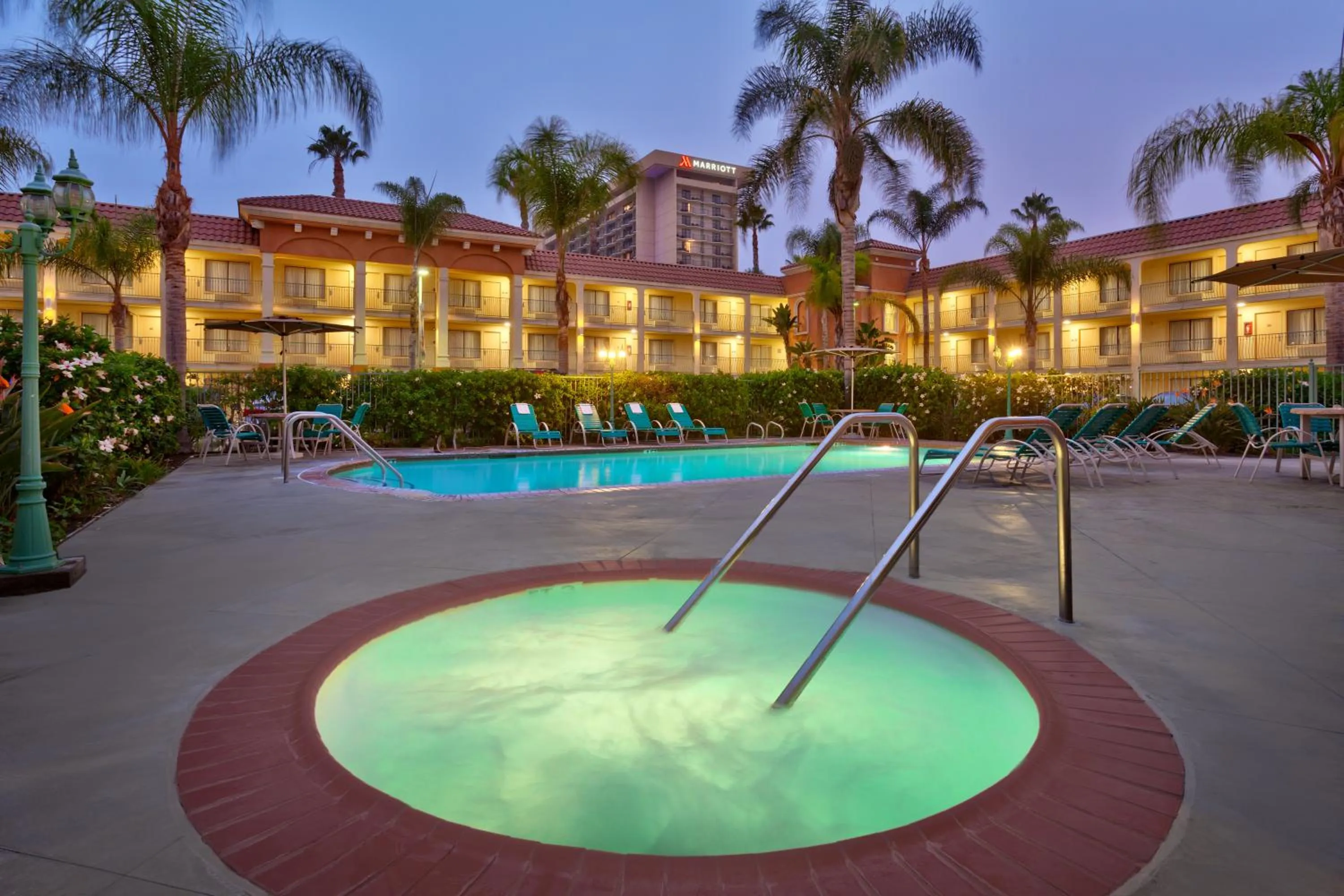 Swimming pool in Cortona Inn and Suites Anaheim Resort