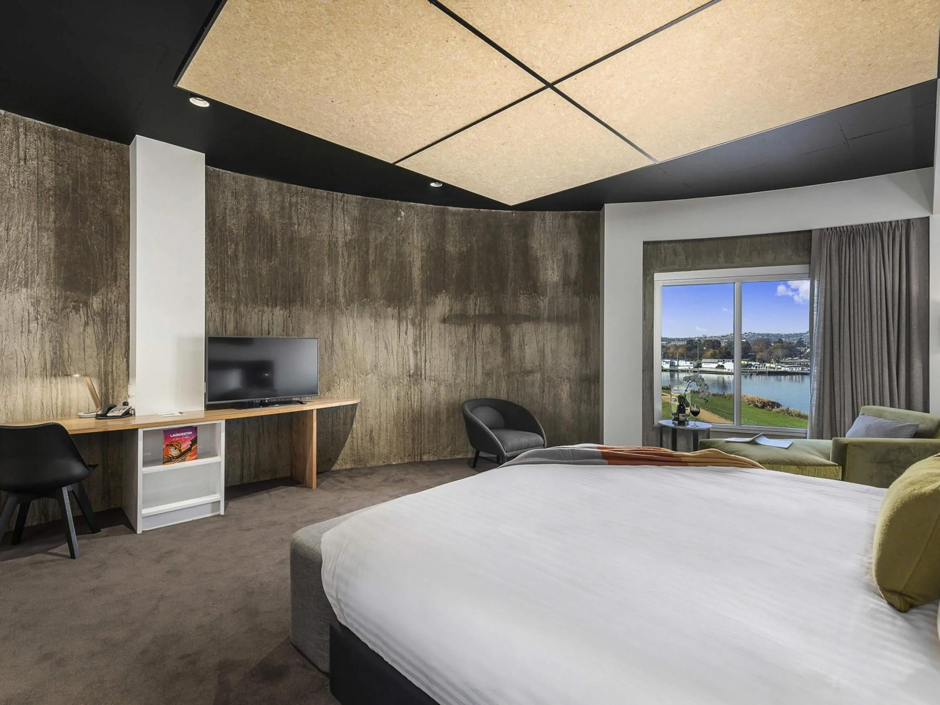 Bedroom, Bed in Peppers Silo Launceston