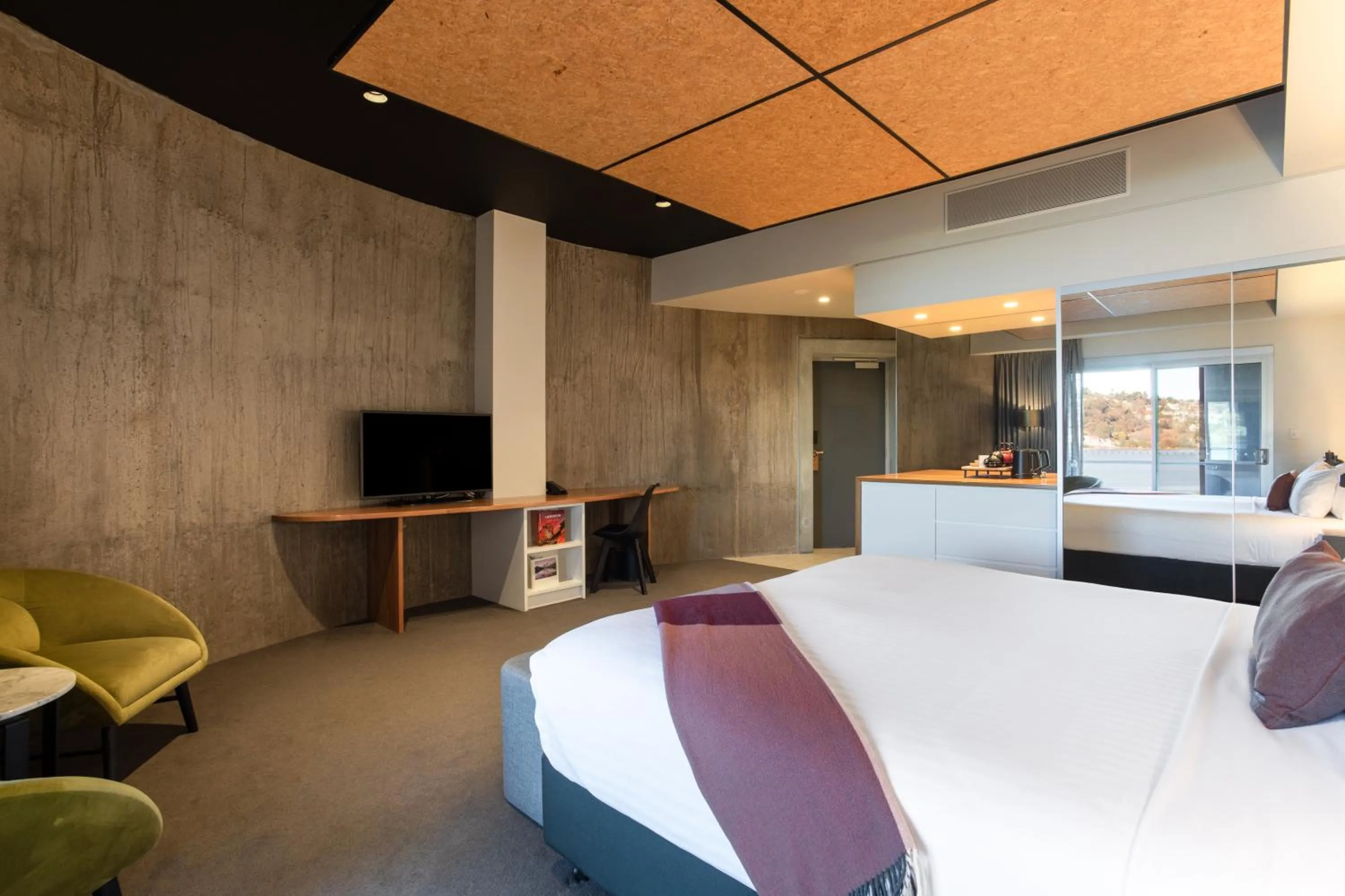 Photo of the whole room, Bed in Peppers Silo Launceston