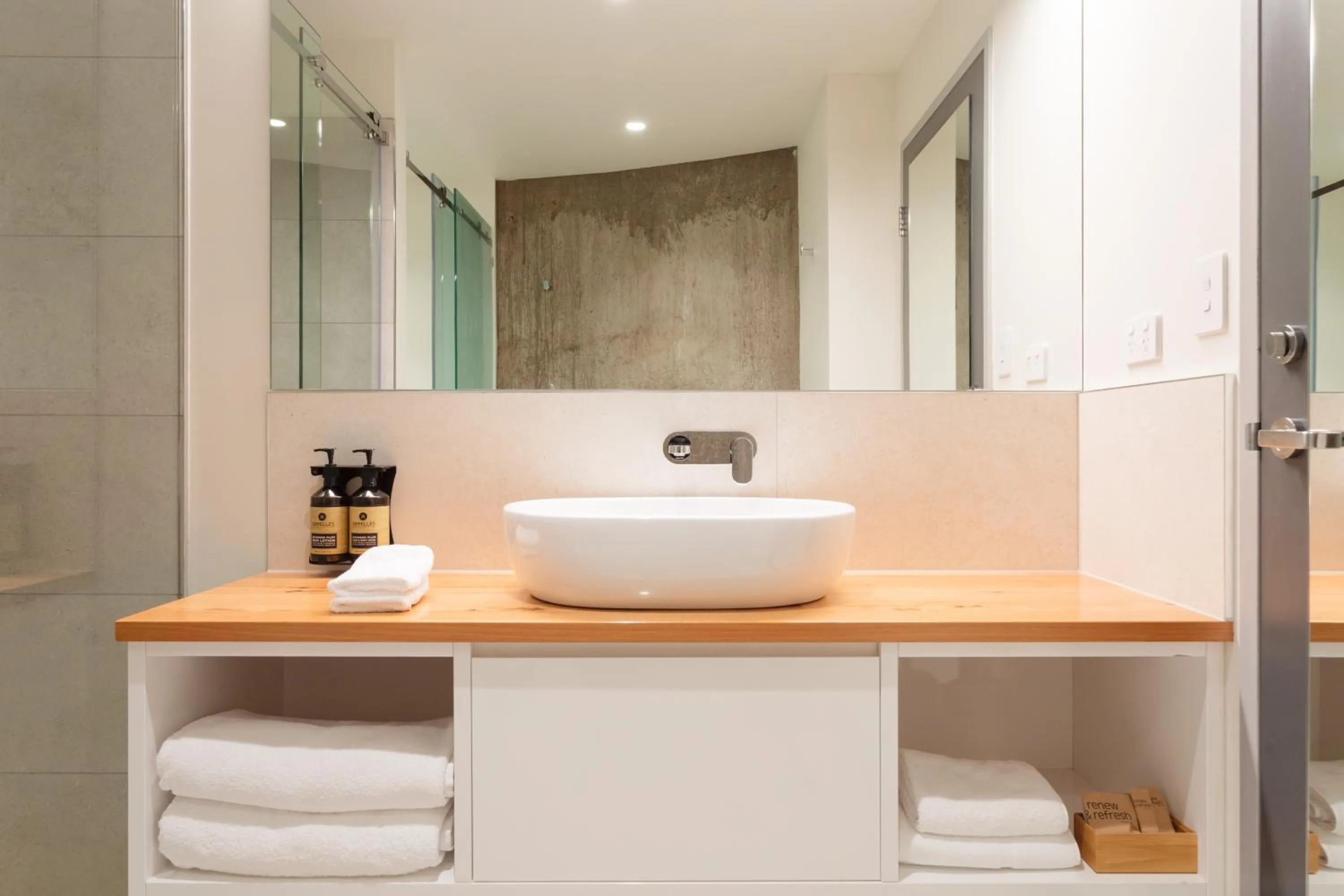 Bathroom in Peppers Silo Launceston