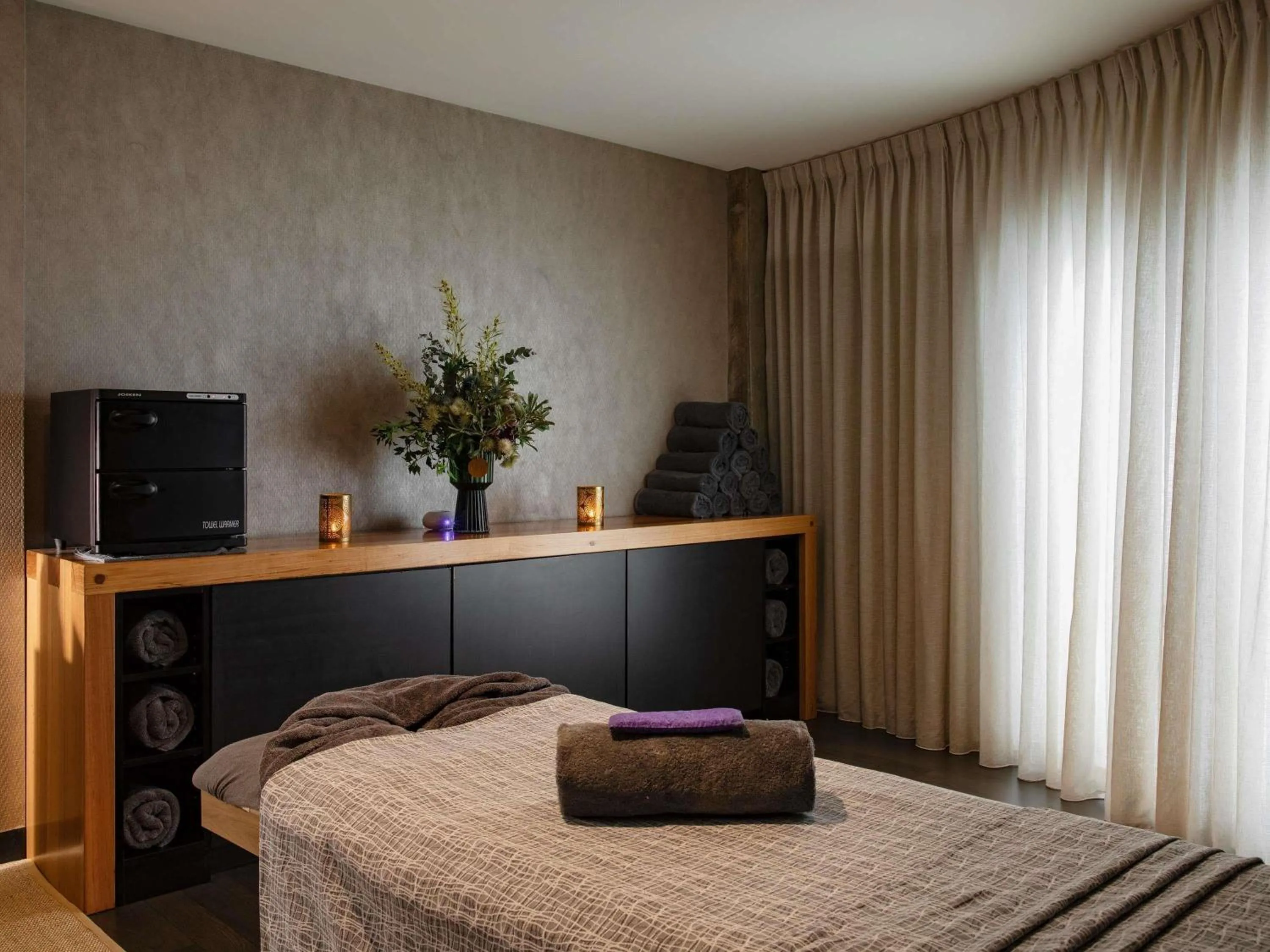 Spa and wellness centre/facilities, Bed in Peppers Silo Launceston