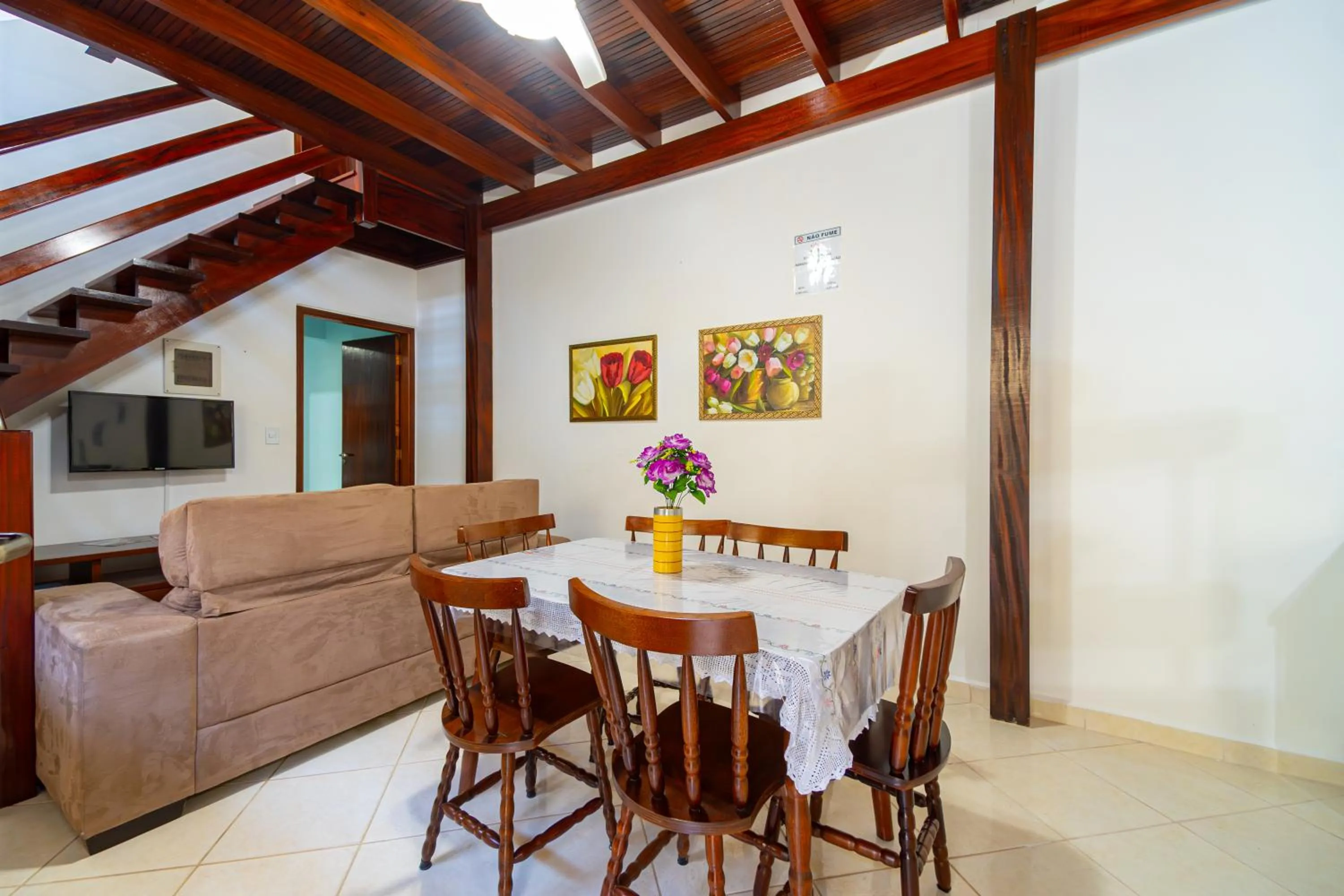 Dining area in Casa Gomes no Point de Itaguá