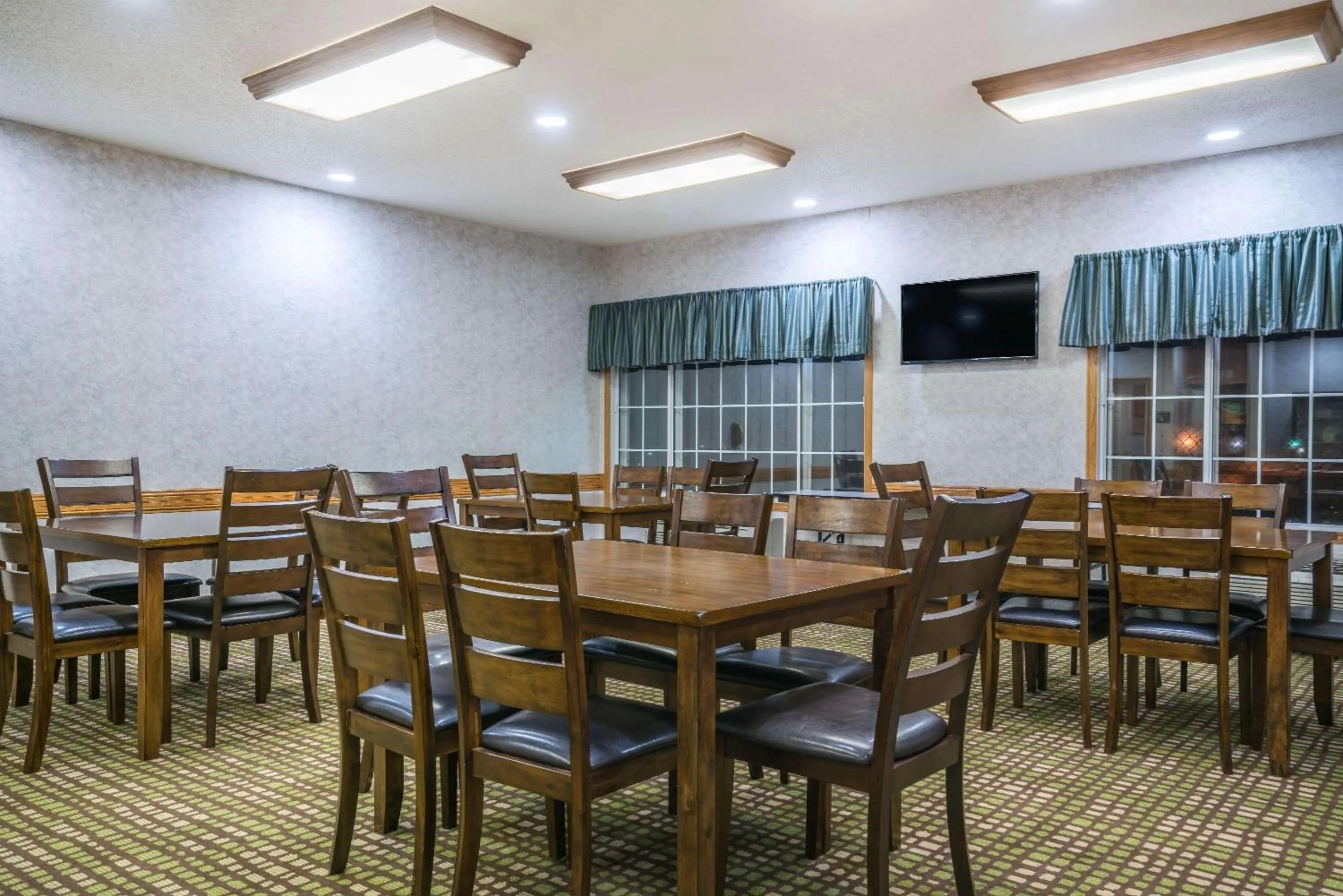 Meeting/conference room in Baymont by Wyndham Albany MN