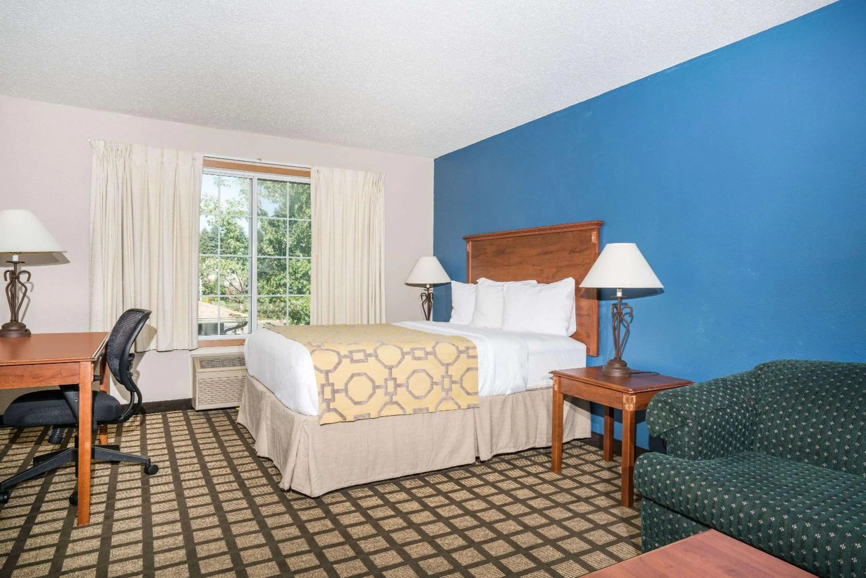 Photo of the whole room, Bed in Baymont by Wyndham Albany MN