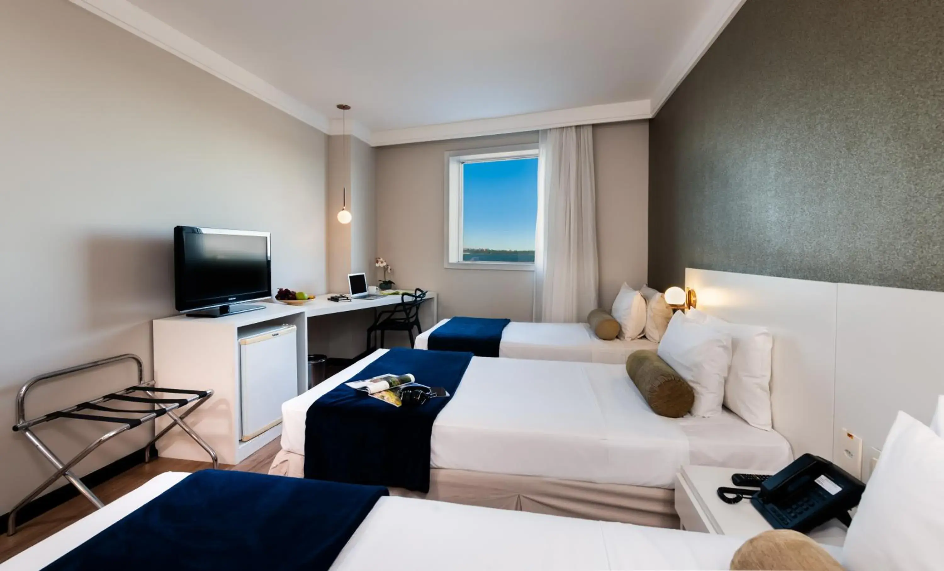 Luxo Triplo frente Mar 3 camas de solteiro in Píer Vitória Hotel Luxo Triplo frente Mar 3 camas de solteiro in Píer Vitória Hotel