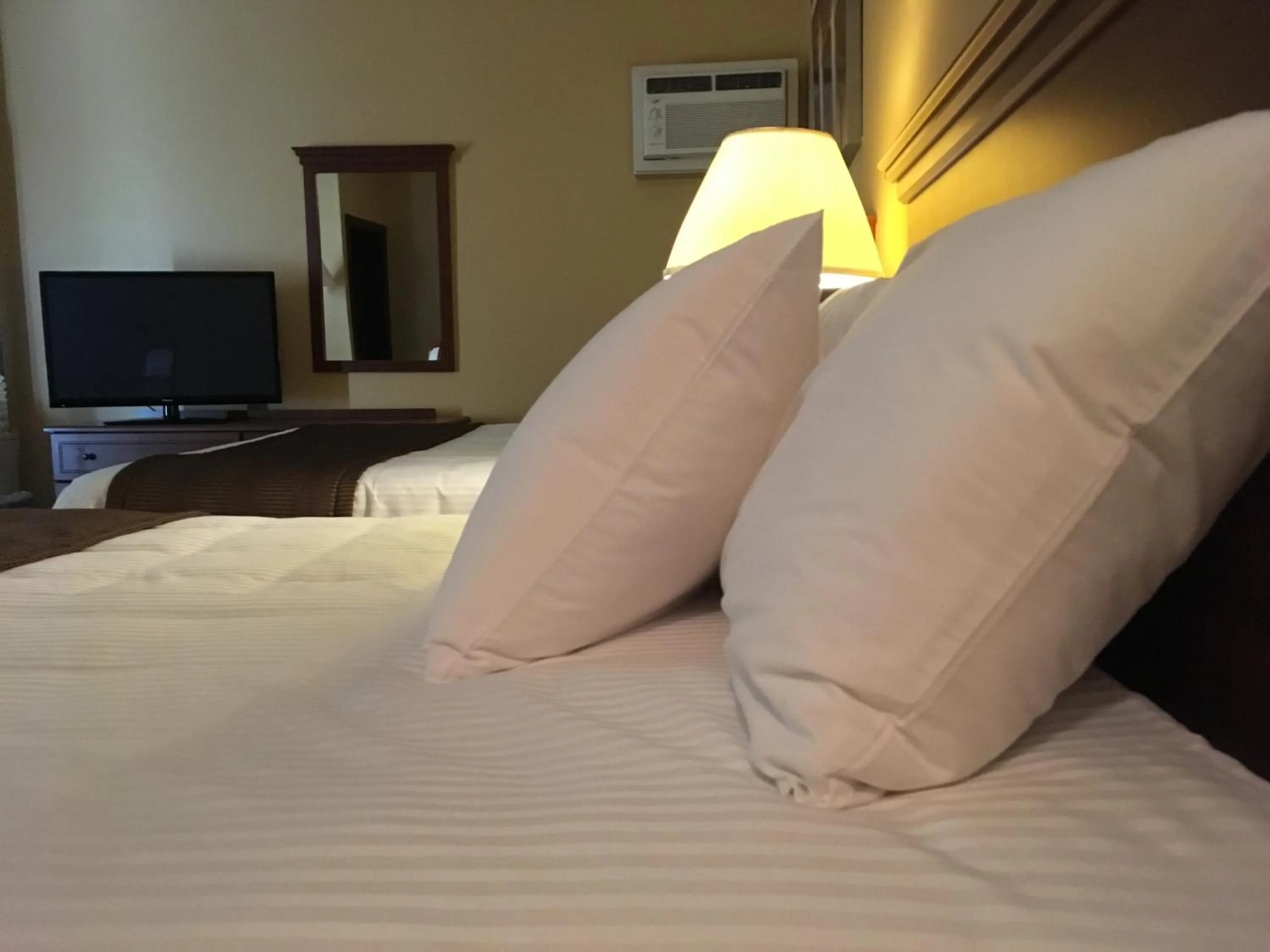 Bedroom, Bed in Motel Cofotel