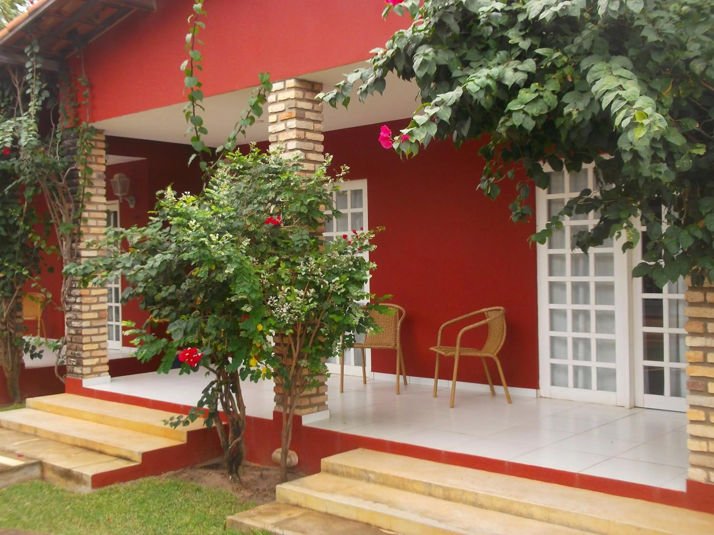 Patio in Pousada Arte do Velejo by Solarium