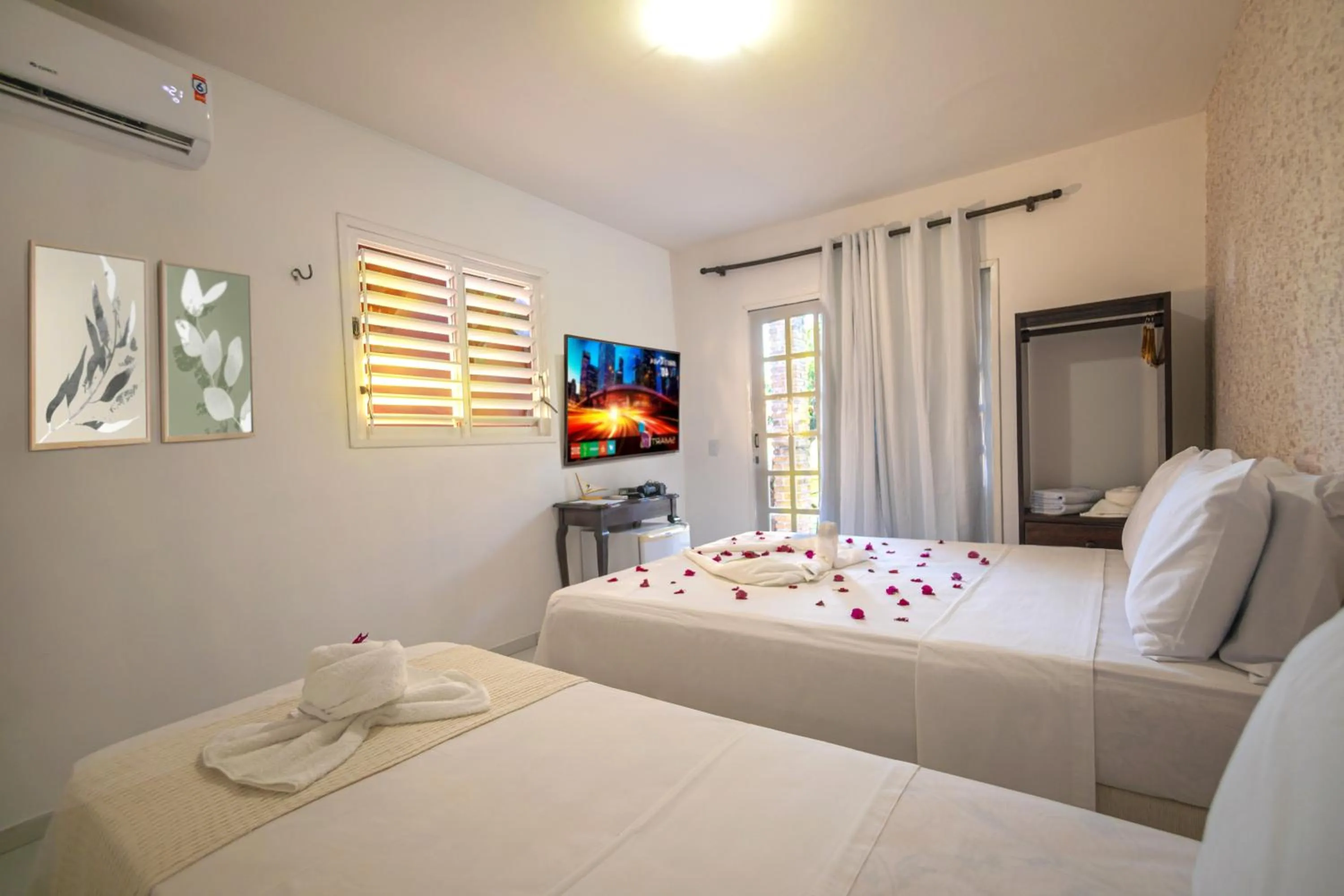 Photo of the whole room, Bed in Pousada Arte do Velejo by Solarium