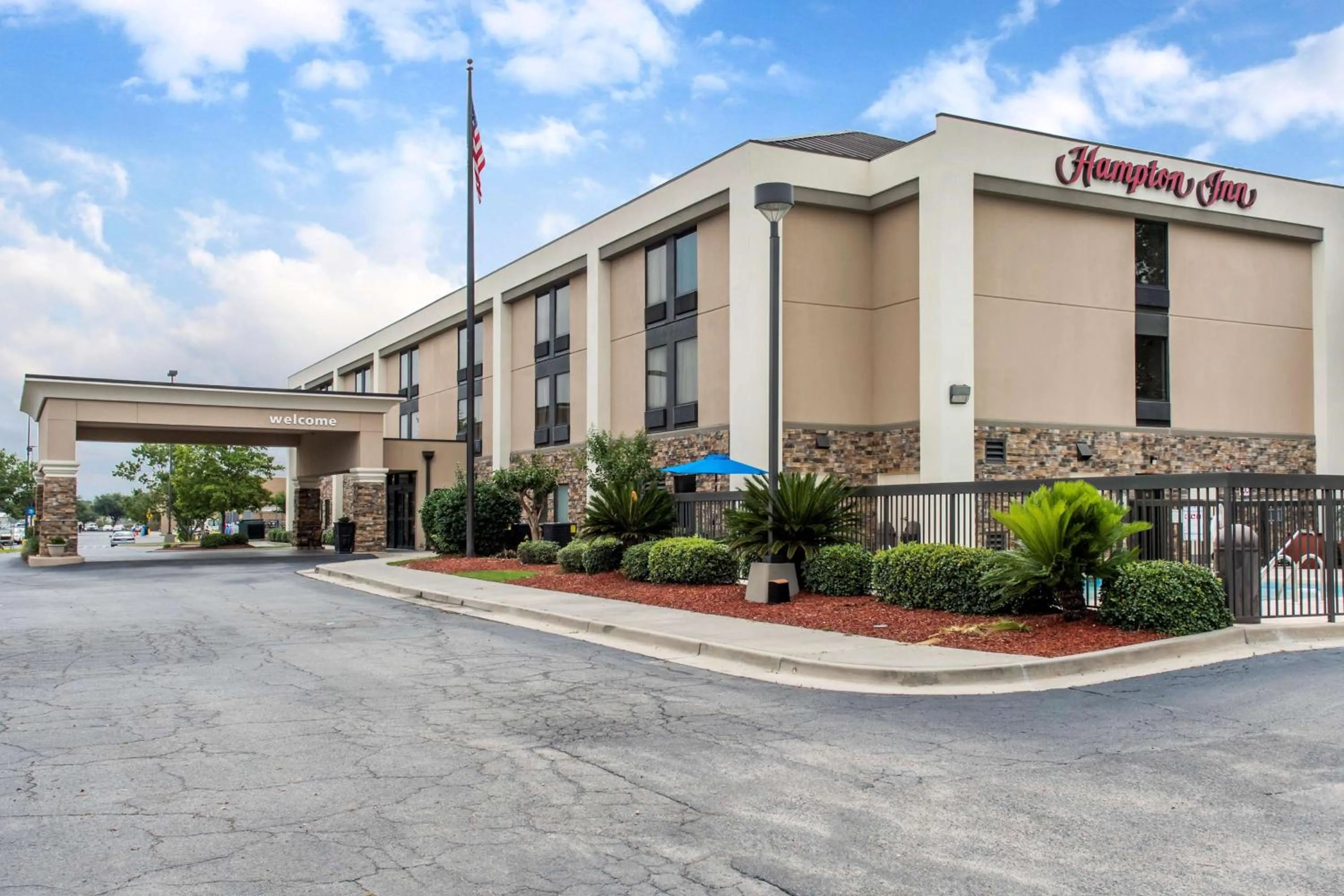 Property building in Hampton Inn Douglas