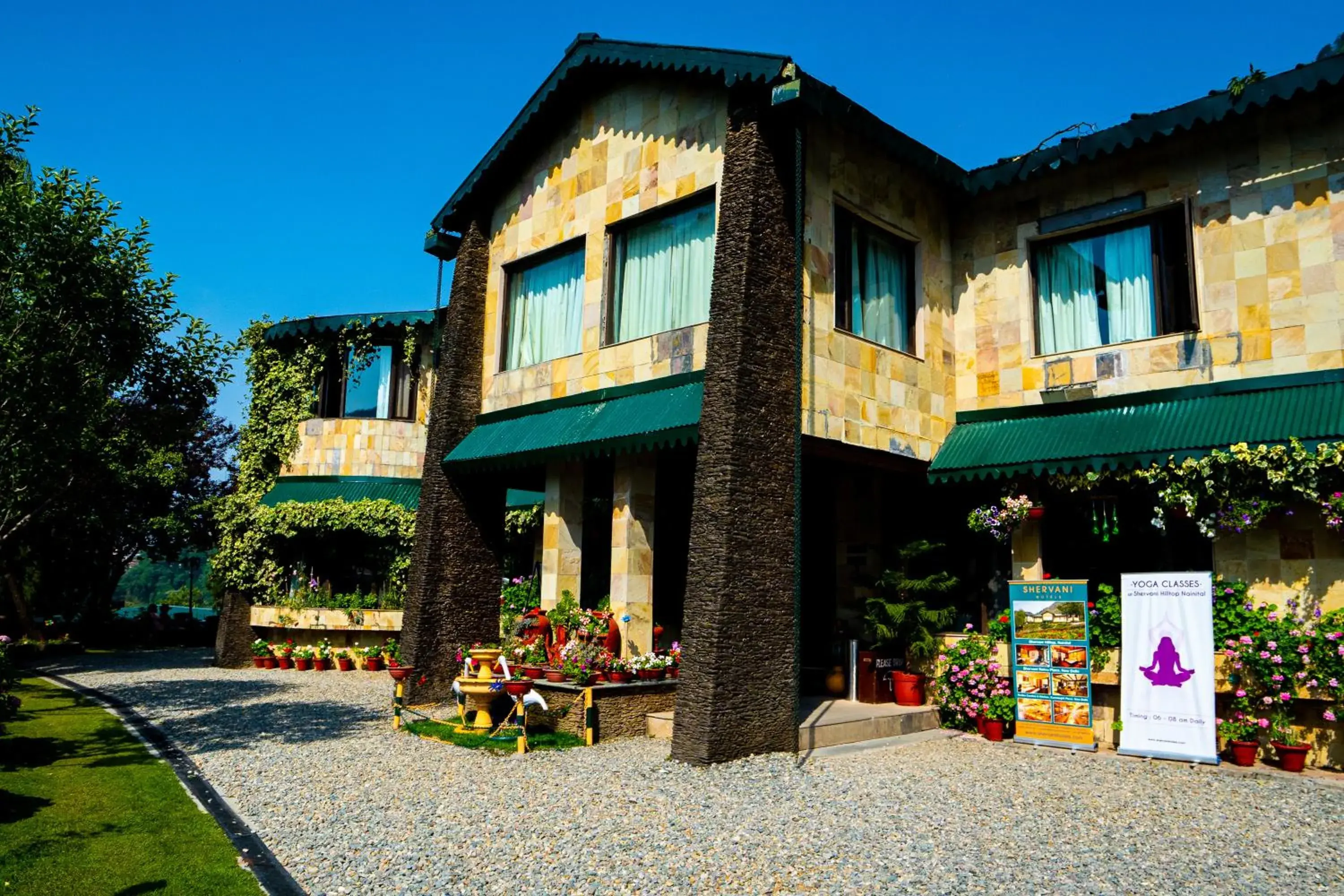 Facade/entrance in Shervani Hilltop Resort Facade/entrance in Shervani Hilltop Resort
