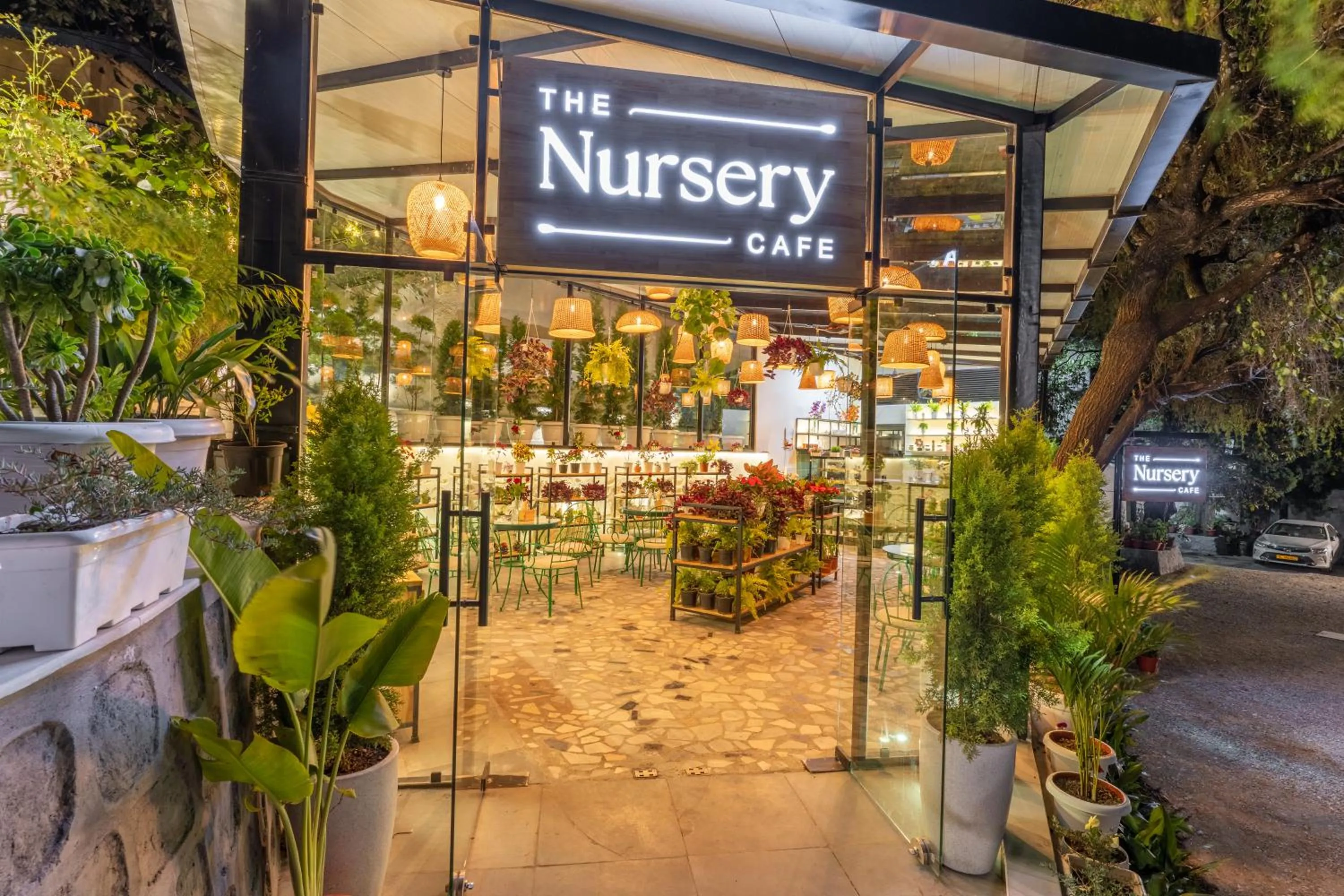 Restaurant/places to eat in Shervani Hilltop Resort