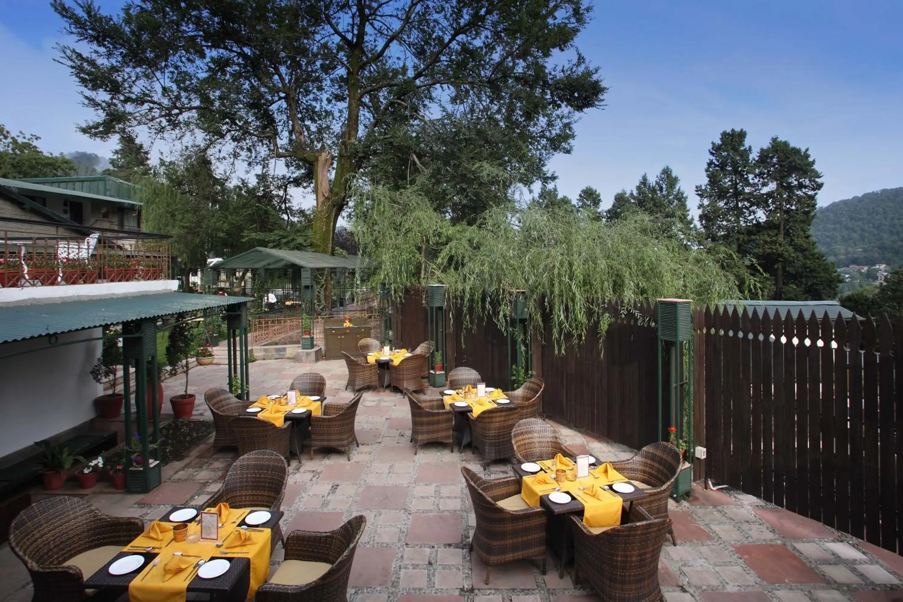 Restaurant/places to eat in Shervani Hilltop Resort Restaurant/places to eat in Shervani Hilltop Resort