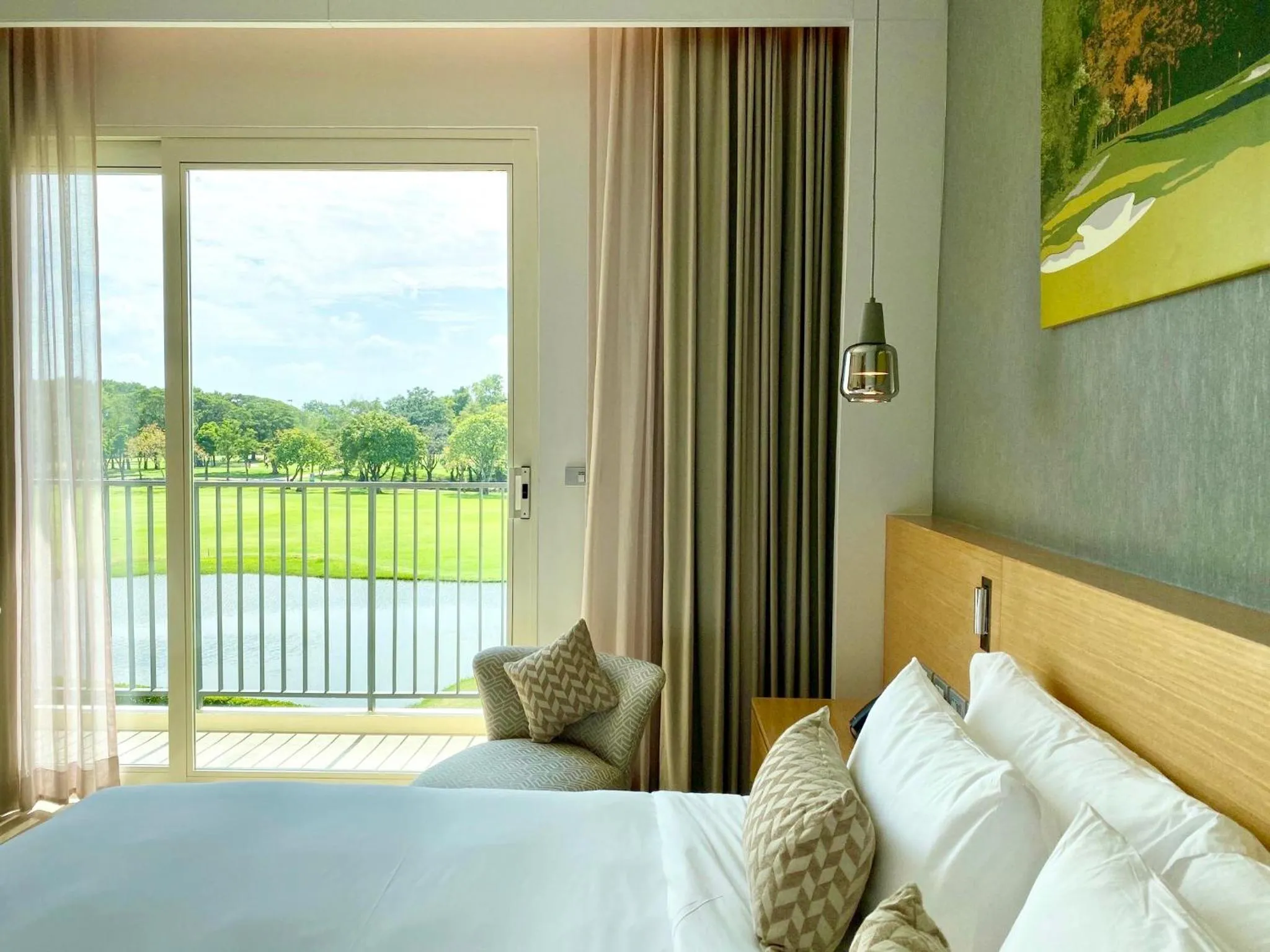 View (from property/room), Bed in Eastin Thana City Golf Resort Bangkok