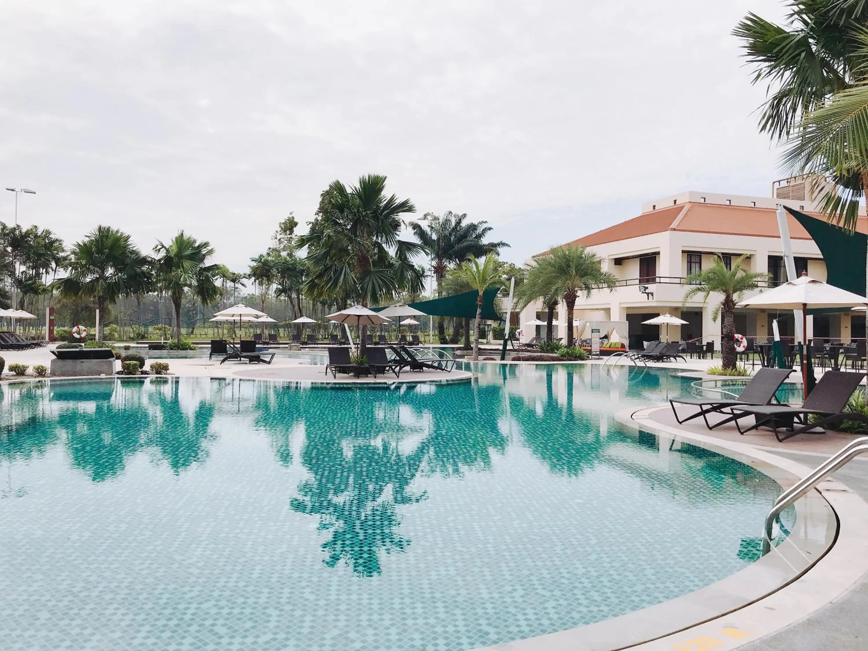 Swimming pool in Eastin Thana City Golf Resort Bangkok