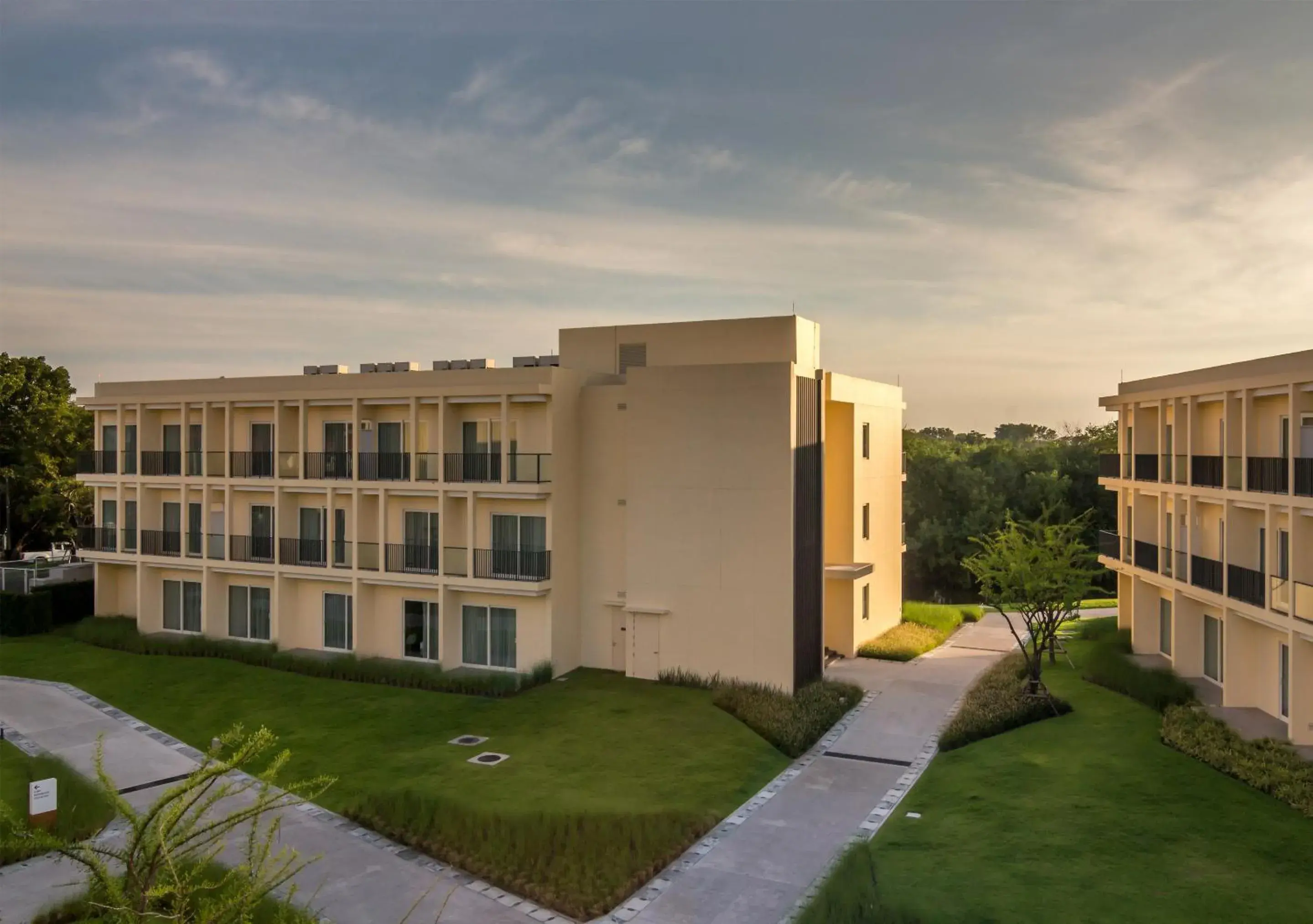 Property building in Eastin Thana City Golf Resort Bangkok Property building in Eastin Thana City Golf Resort Bangkok