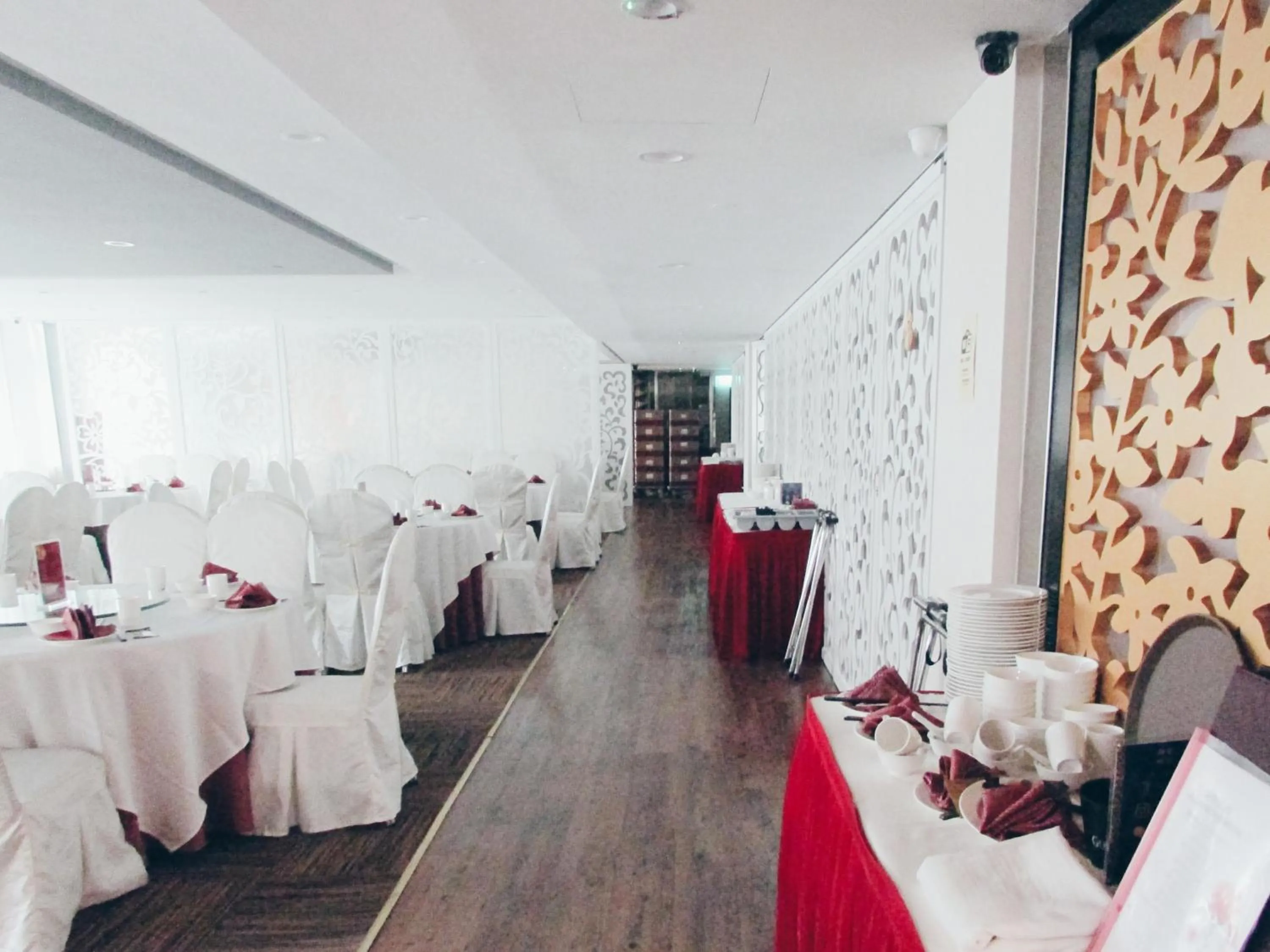 Restaurant/places to eat in RELC International Hotel