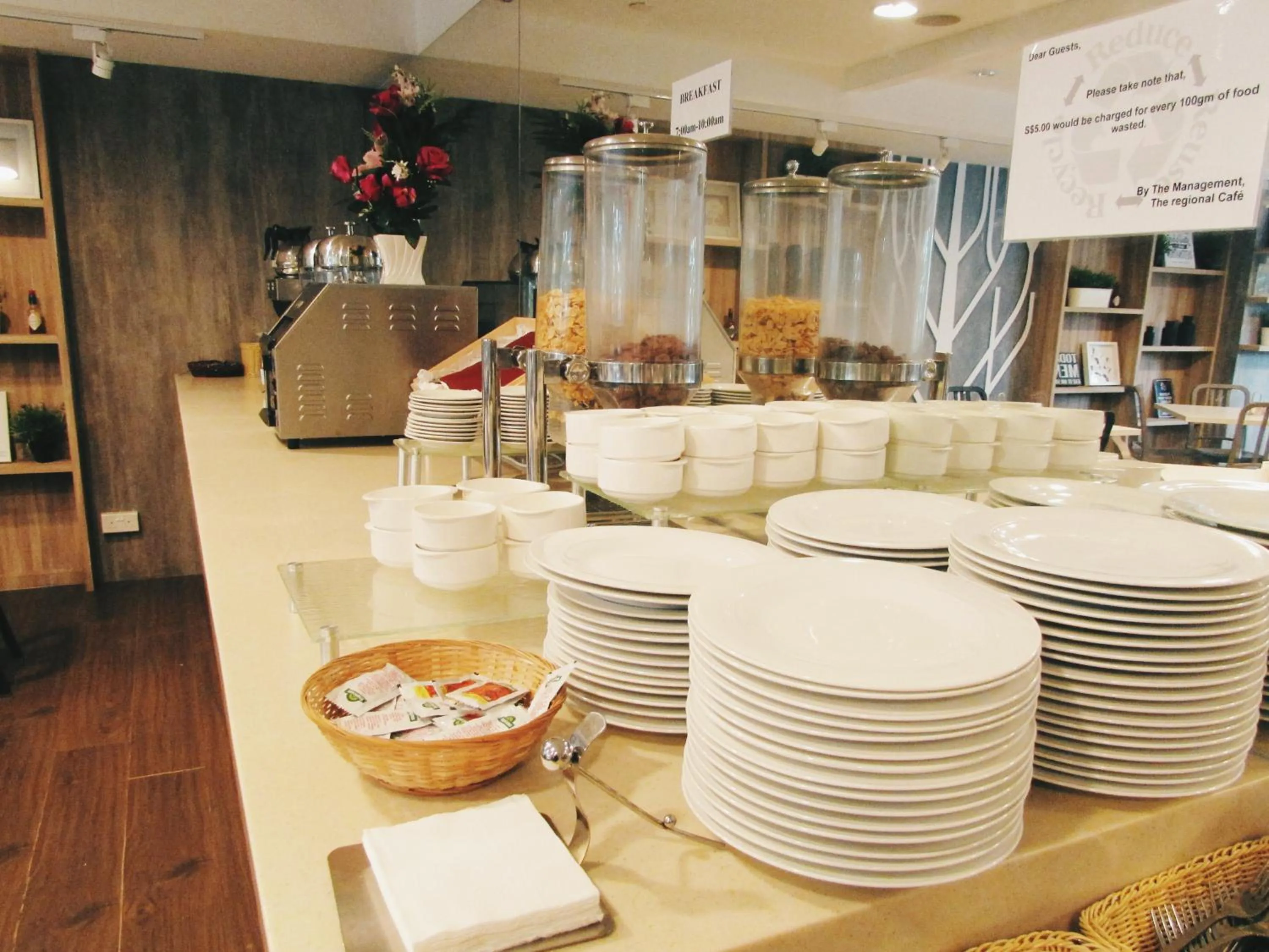 Restaurant/places to eat in RELC International Hotel