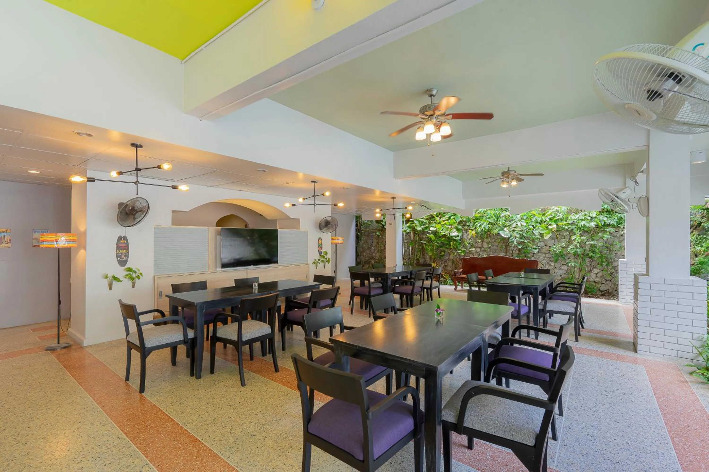 Restaurant/places to eat in Sawasdee Place