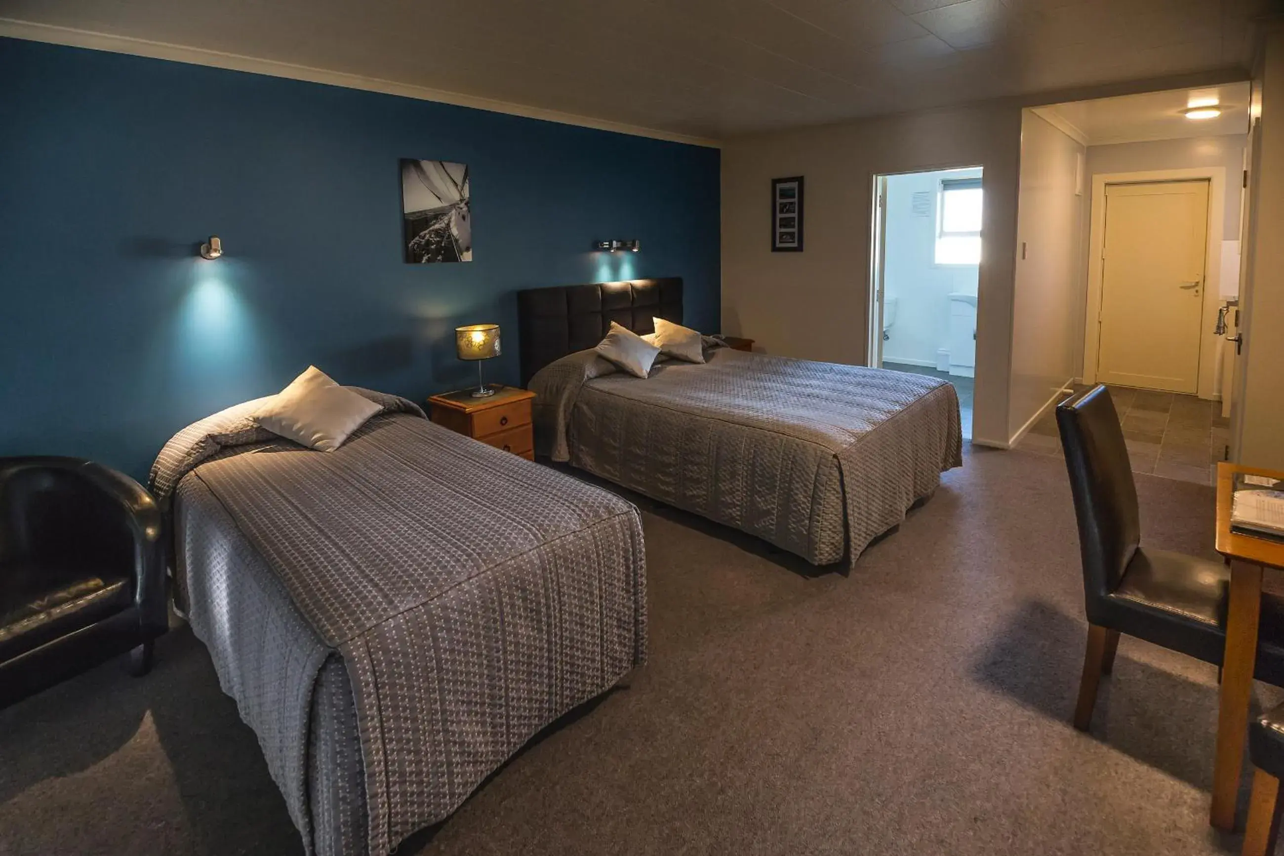 Bed in AAA Thames Court Motel Bed in AAA Thames Court Motel