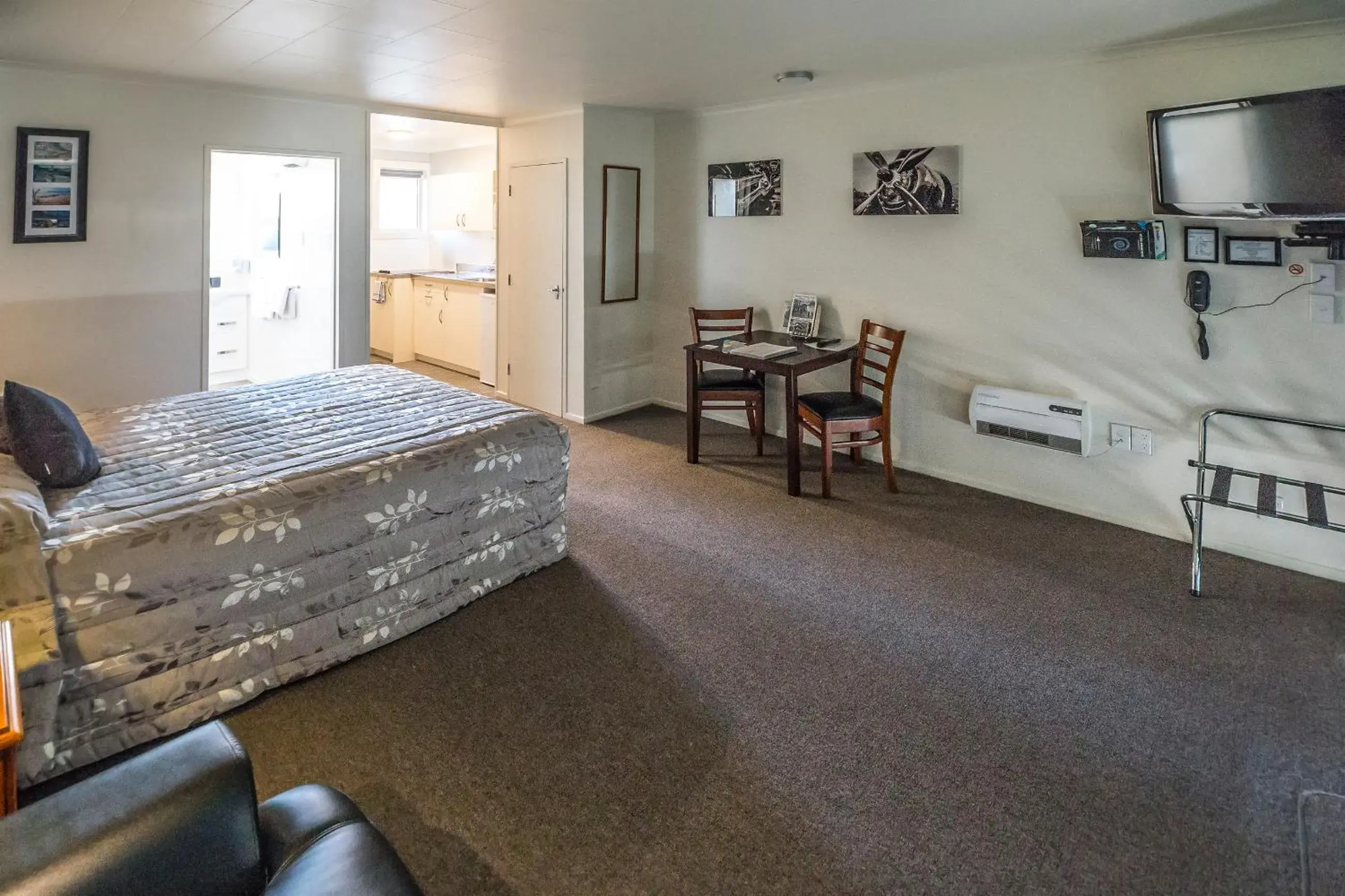 Photo of the whole room, Bed in AAA Thames Court Motel Photo of the whole room, Bed in AAA Thames Court Motel