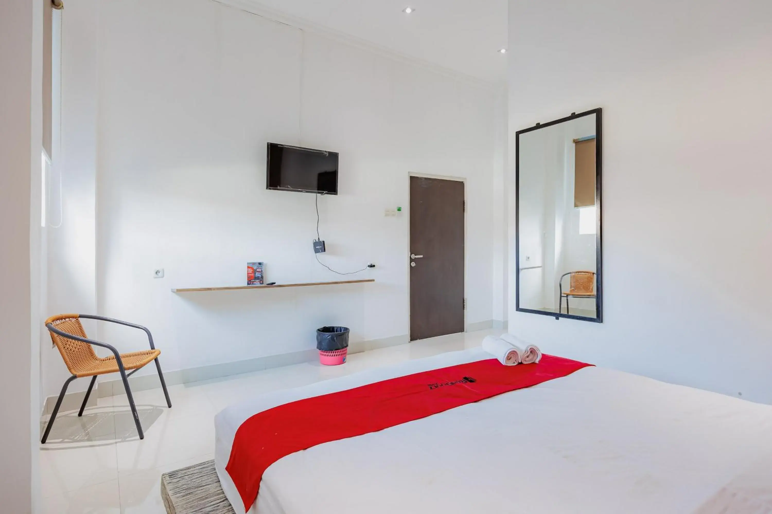 Bedroom, Bed in RedDoorz near Ubud Village Bedroom, Bed in RedDoorz near Ubud Village