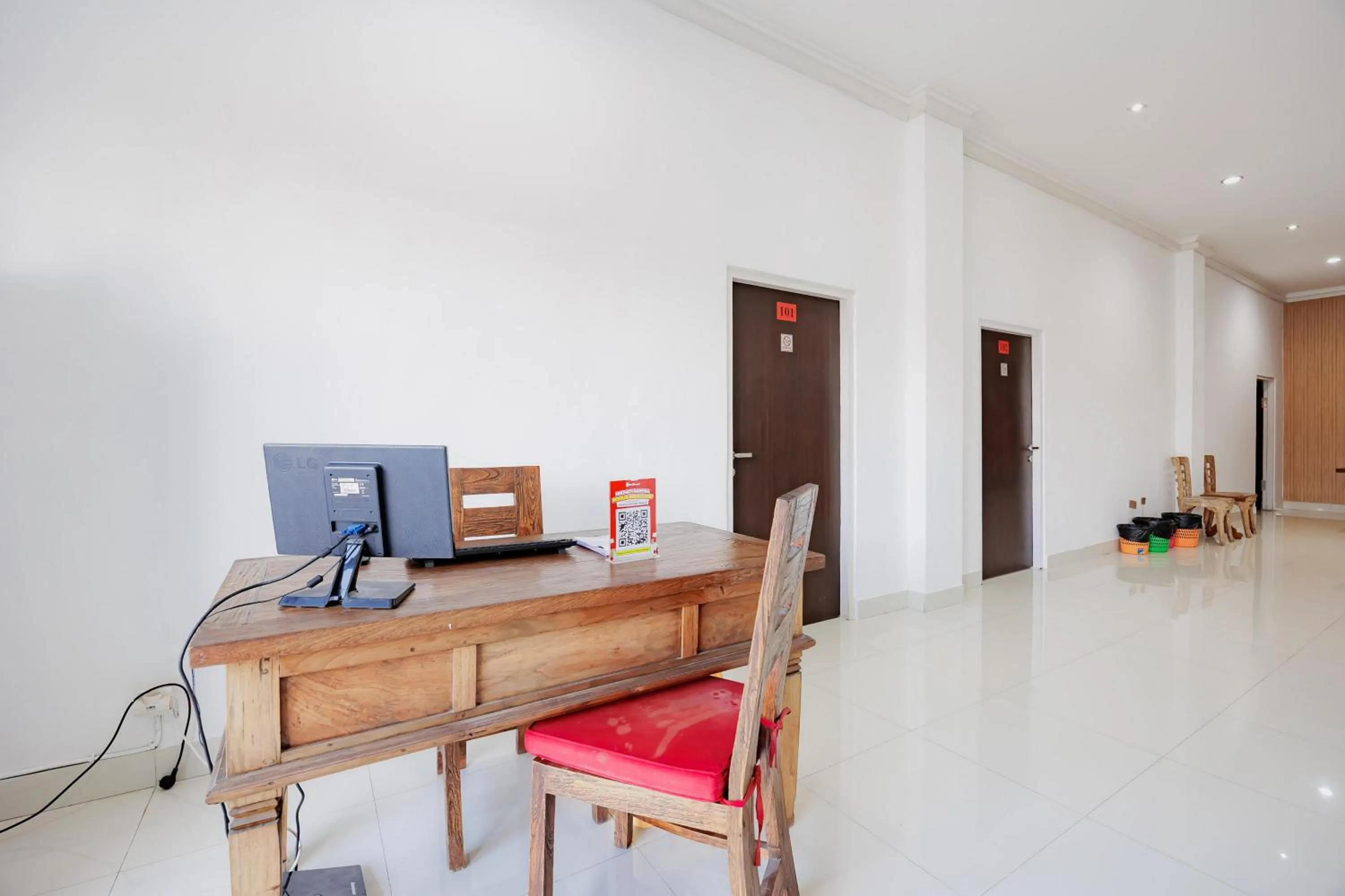 Lobby or reception in RedDoorz near Ubud Village