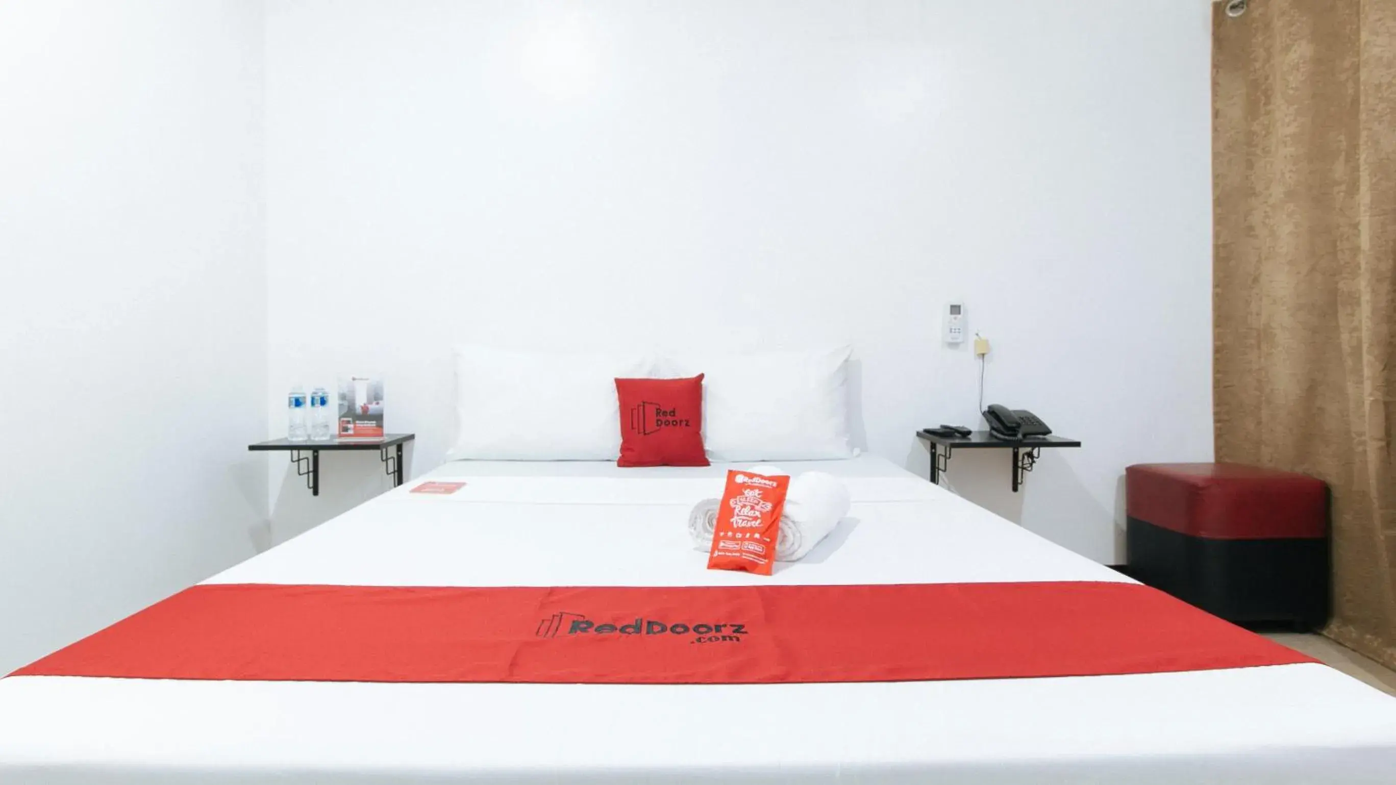 Bedroom, Bed in RedDoorz at San Antonio Makati Bedroom, Bed in RedDoorz at San Antonio Makati